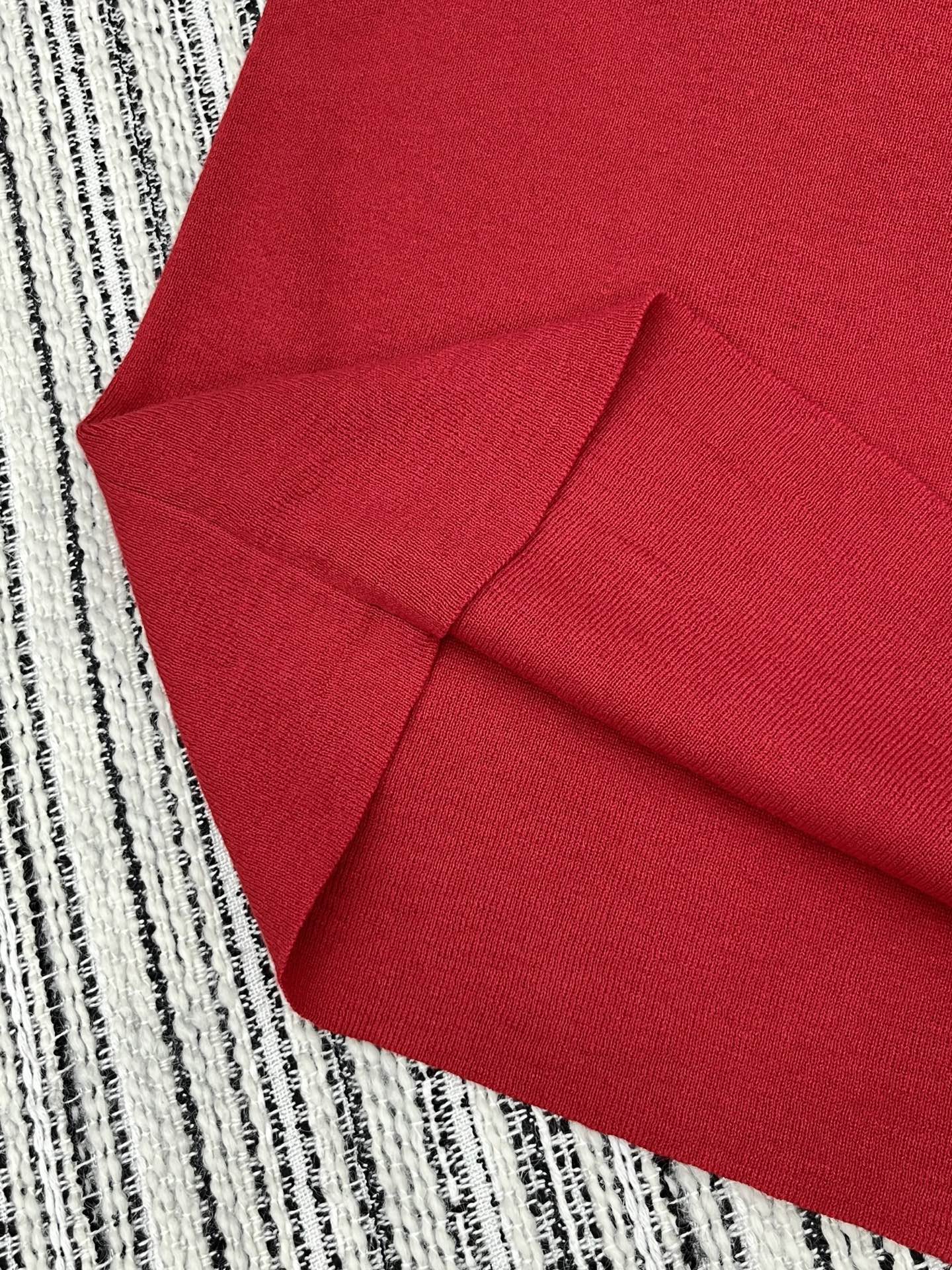 🛒𝐍𝐄𝐖 · 𝟐𝟎𝟐5/爆款现货

【原版定制】 Miu Mi*｜25经典丝棉针织纯色抹胸 
超显瘦小蛮