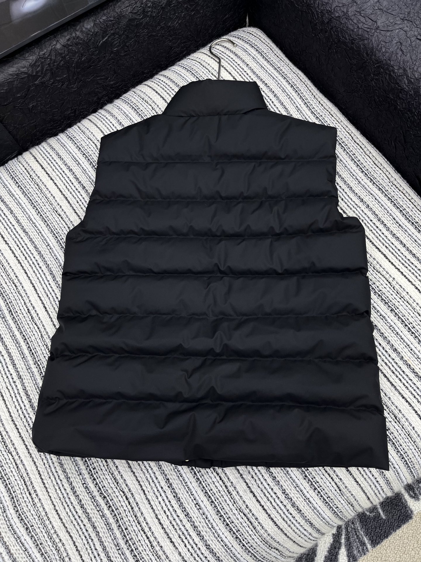 🛒𝐍𝐄𝐖 · 𝟐𝟎𝟐5/爆款现货

【原版定制】Mon*｜25秋冬下摆贴牌羽绒马甲外套
代购爆款本季超好