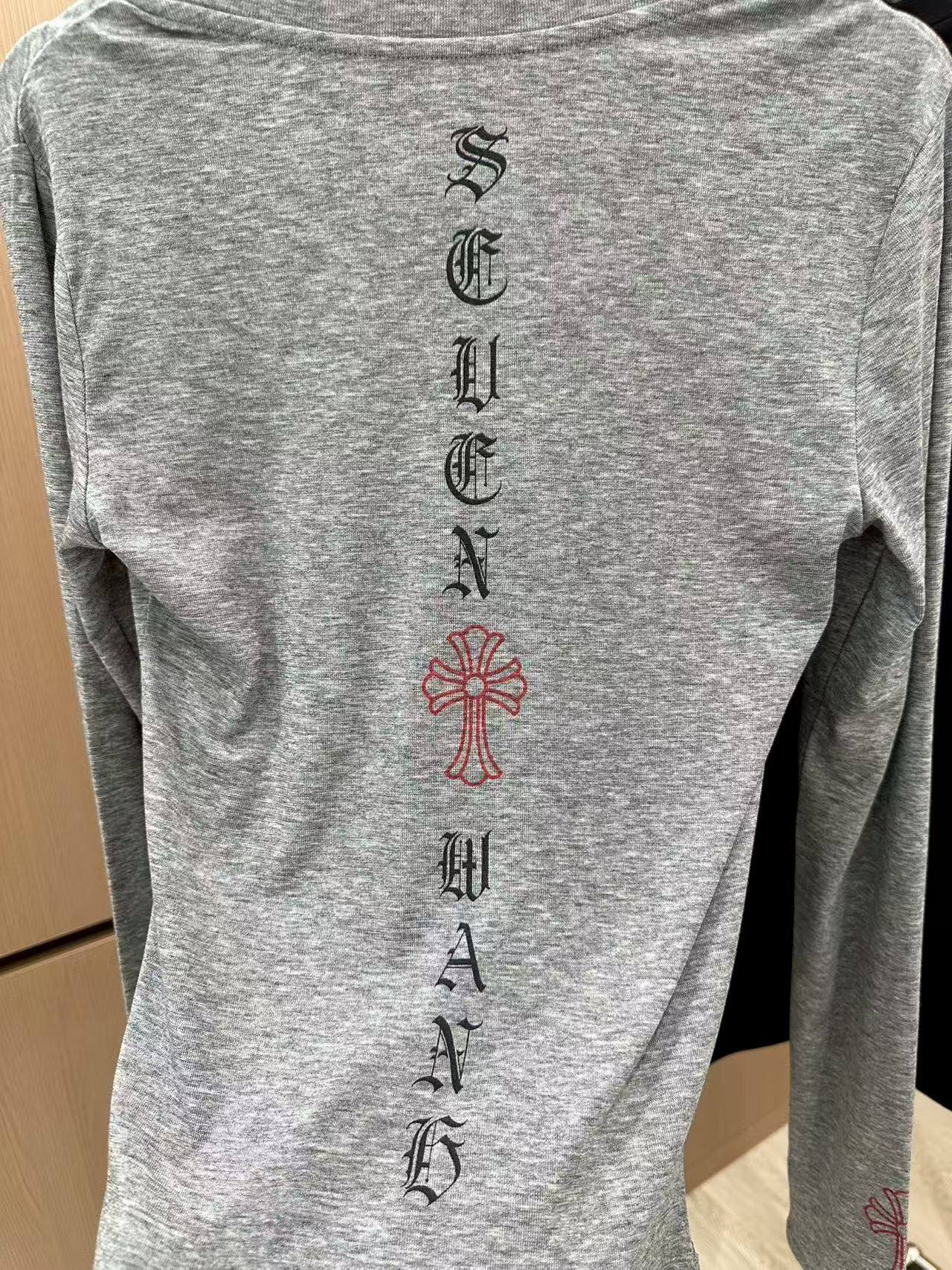 🛒𝐍𝐄𝐖 · 𝟐𝟎𝟐5/爆款现货

设计师原创｜2025新款天丝羊毛印花打底衫
云感舒适的系列！
上身的