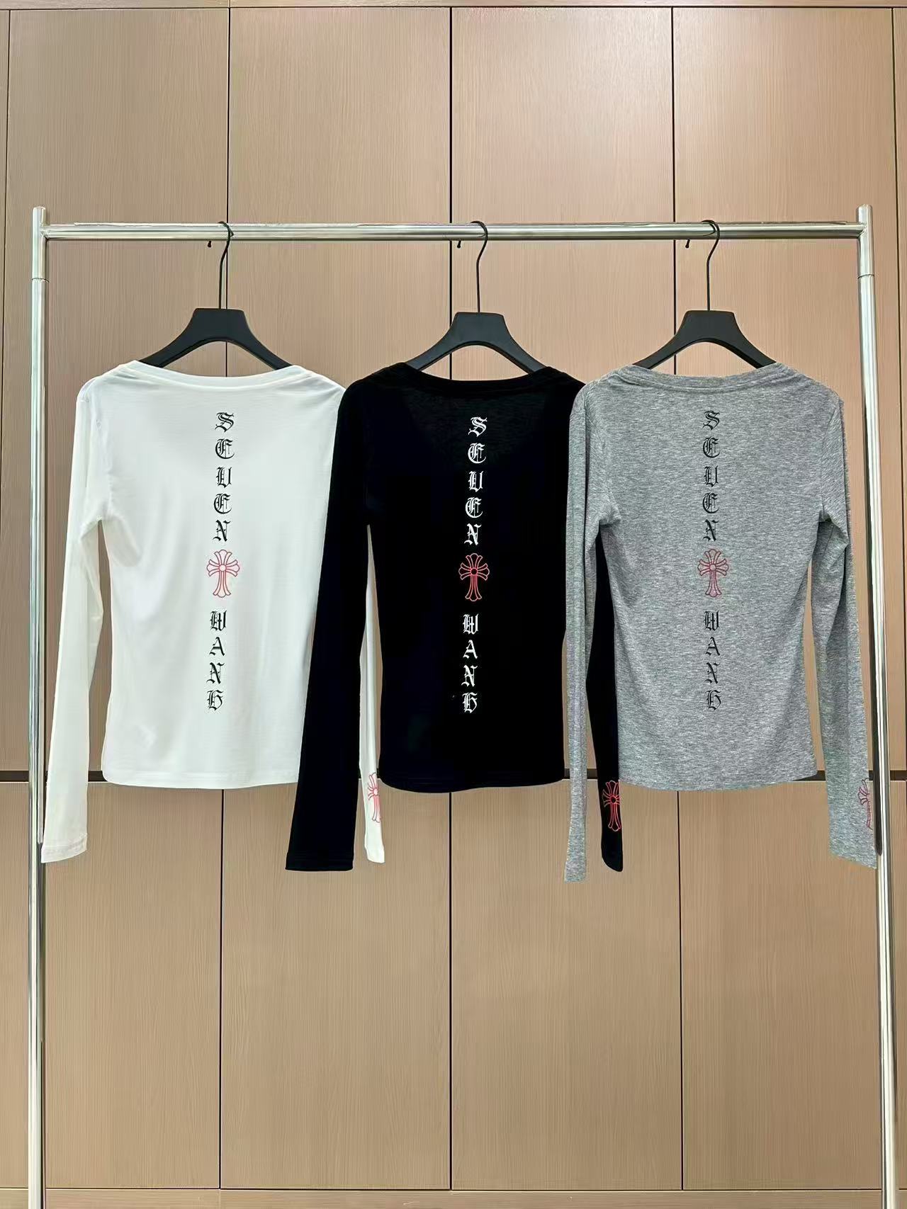🛒𝐍𝐄𝐖 · 𝟐𝟎𝟐5/爆款现货

设计师原创｜2025新款天丝羊毛印花打底衫
云感舒适的系列！
上身的