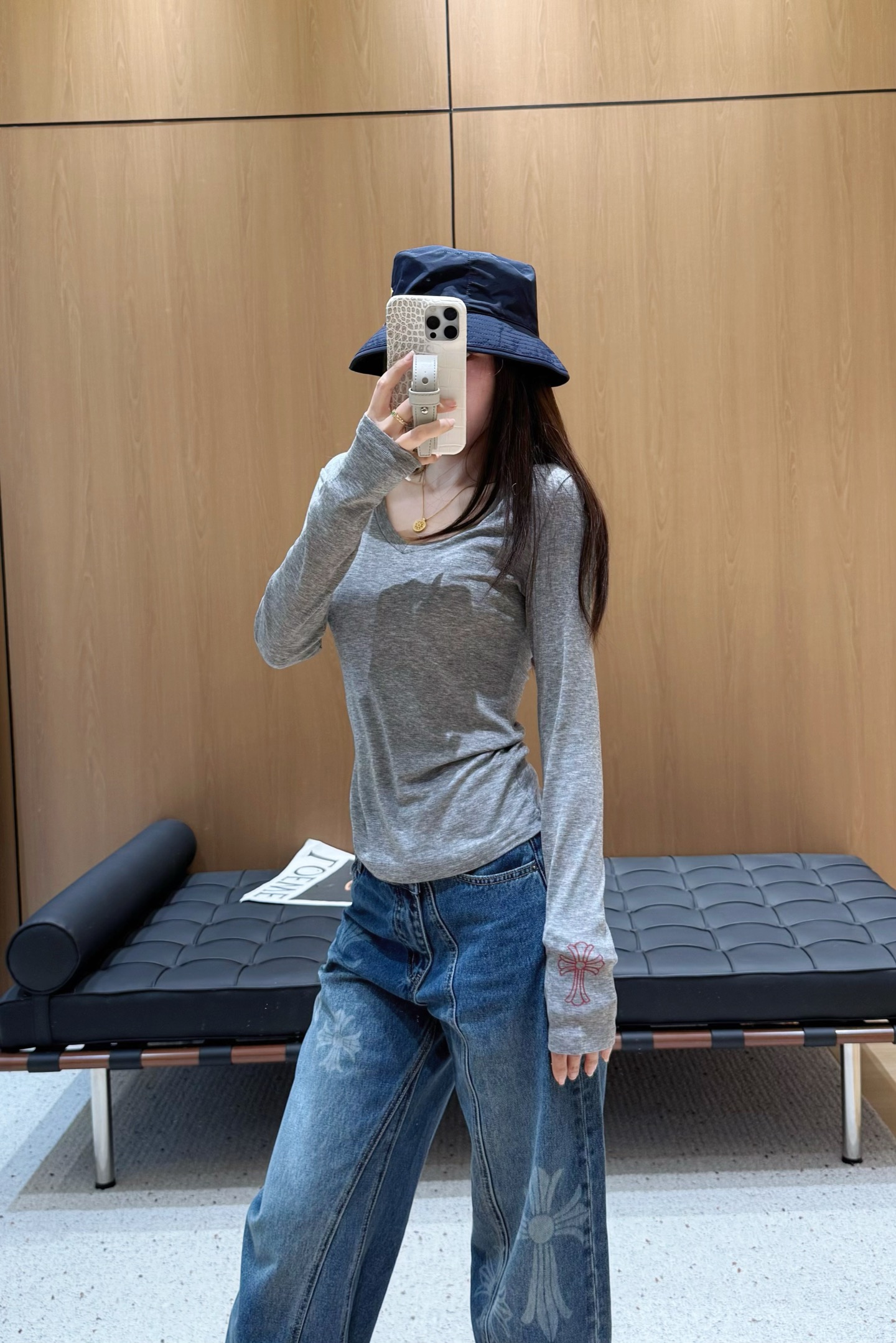 “2025 Designer Tweed Shirt Collection: Single-Rate Female Suit in Classic Colors” - 图片 4