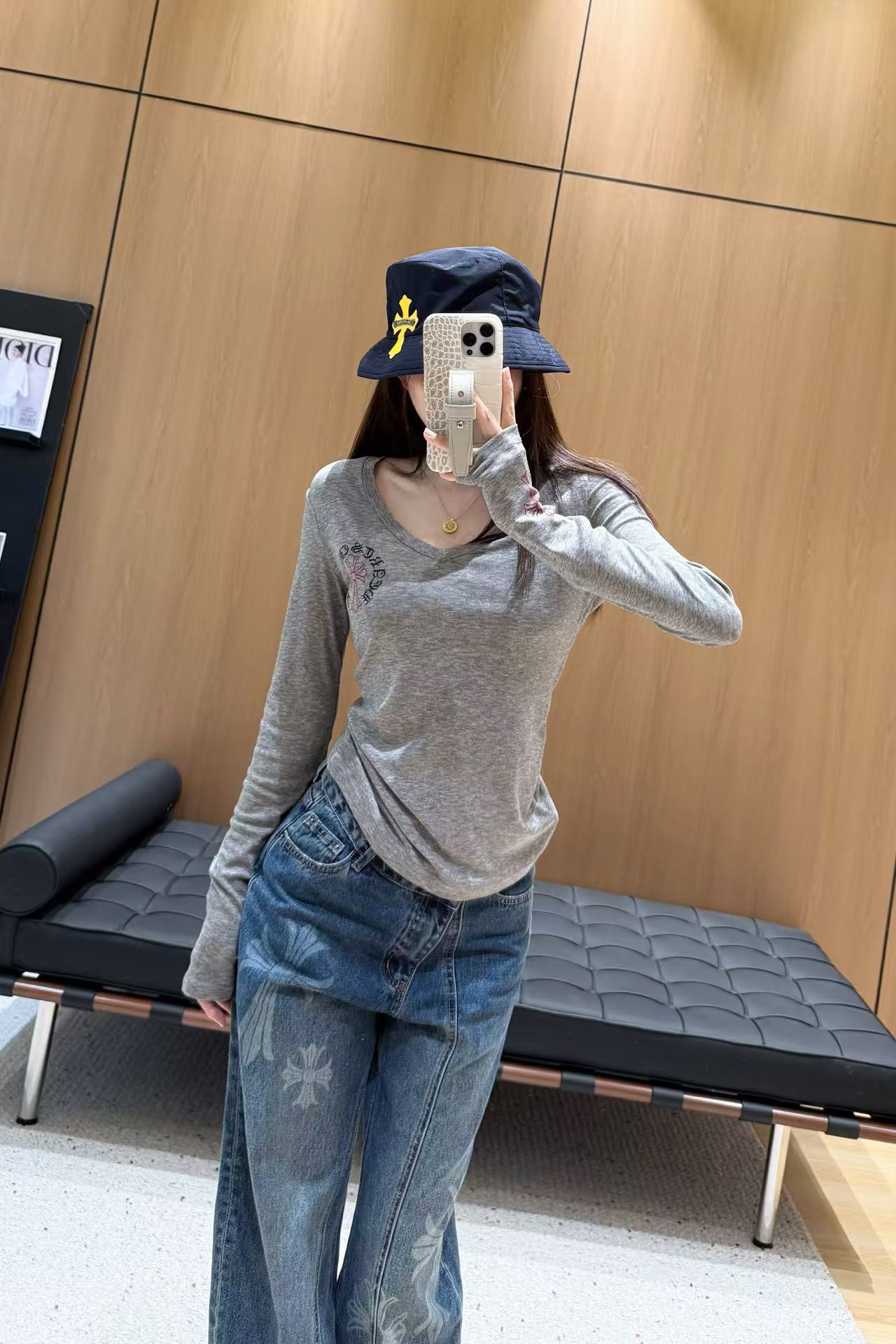 “2025 Designer Tweed Shirt Collection: Single-Rate Female Suit in Classic Colors” - 图片 2