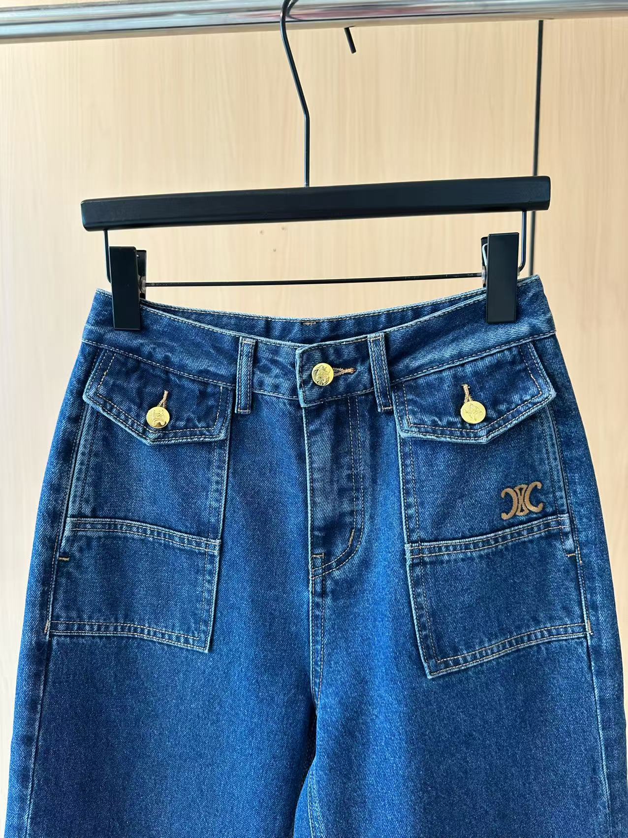 🛒𝐍𝐄𝐖 · 𝟐𝟎𝟐5/爆款现货

设计师原创｜202刺绣装饰牛仔裤
定制YB斜纹棉牛仔材质 工艺洗水处