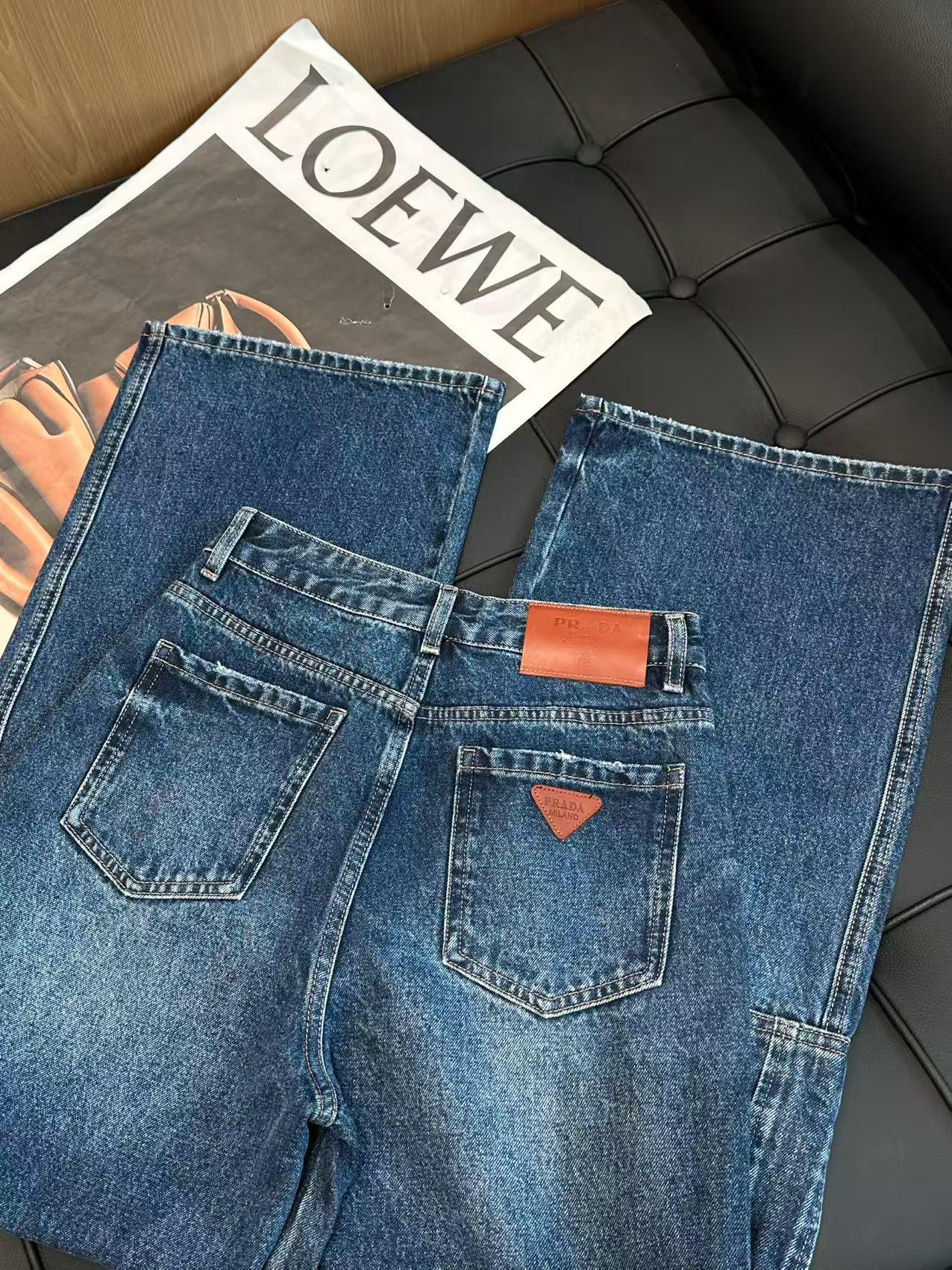 🛒𝐍𝐄𝐖 · 𝟐𝟎𝟐5/爆款现货

设计师原创｜2025工装口袋装饰牛仔裤
定制YB斜纹棉牛仔材质 工艺