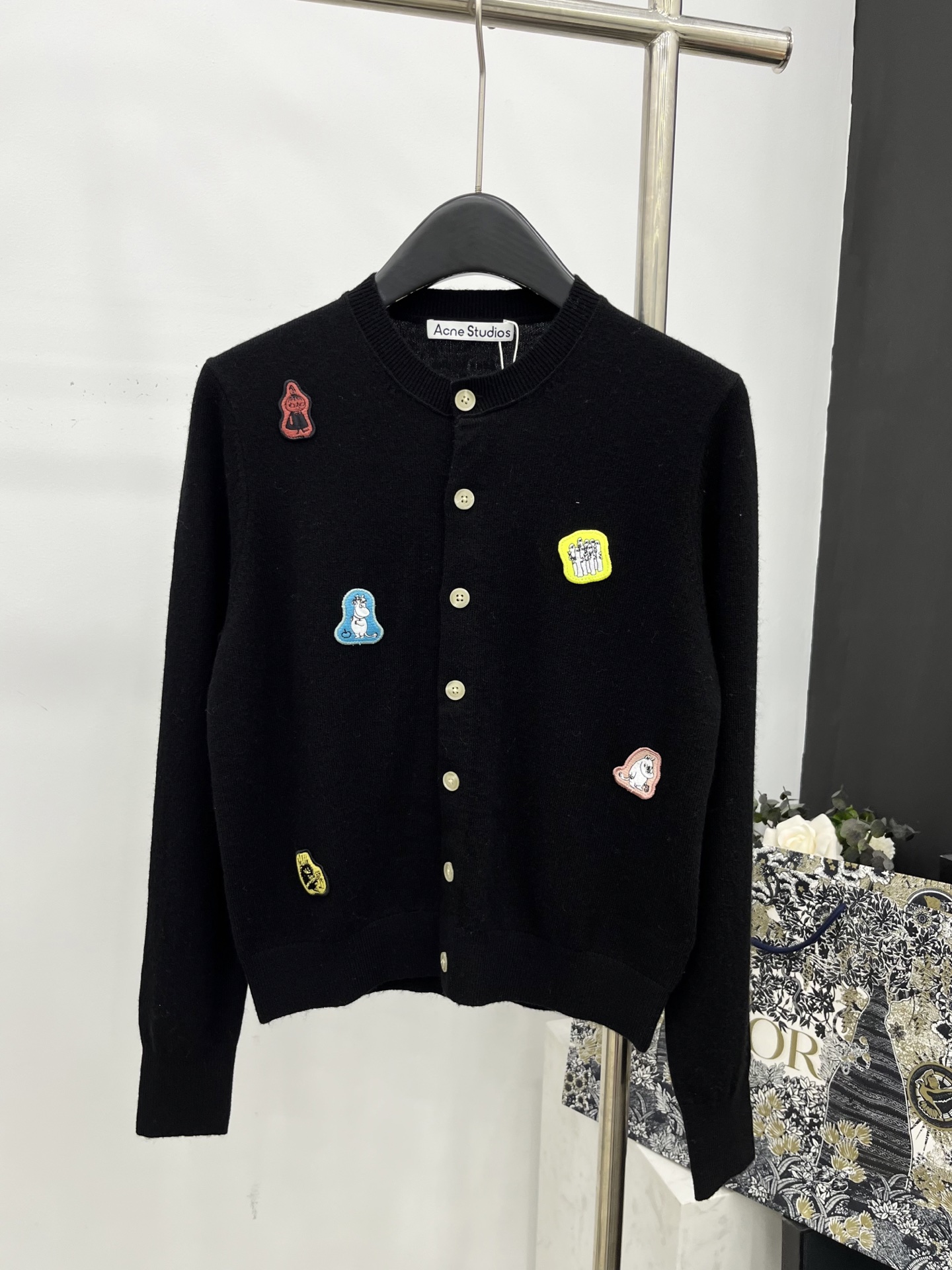 🛒𝐍𝐄𝐖 · 𝟐𝟎𝟐5/爆款现货

【原版定制】 Acn*｜ 2025FW早秋新款卡通贴布圆领羊毛🦙针织