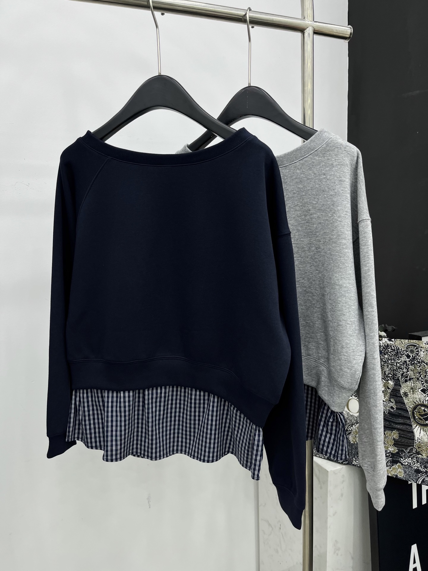 🛒𝐍𝐄𝐖 · 𝟐𝟎𝟐5/爆款现货

原单品质  设计师｜2025新款套装
日常穿搭 高级的调调又A又飒！