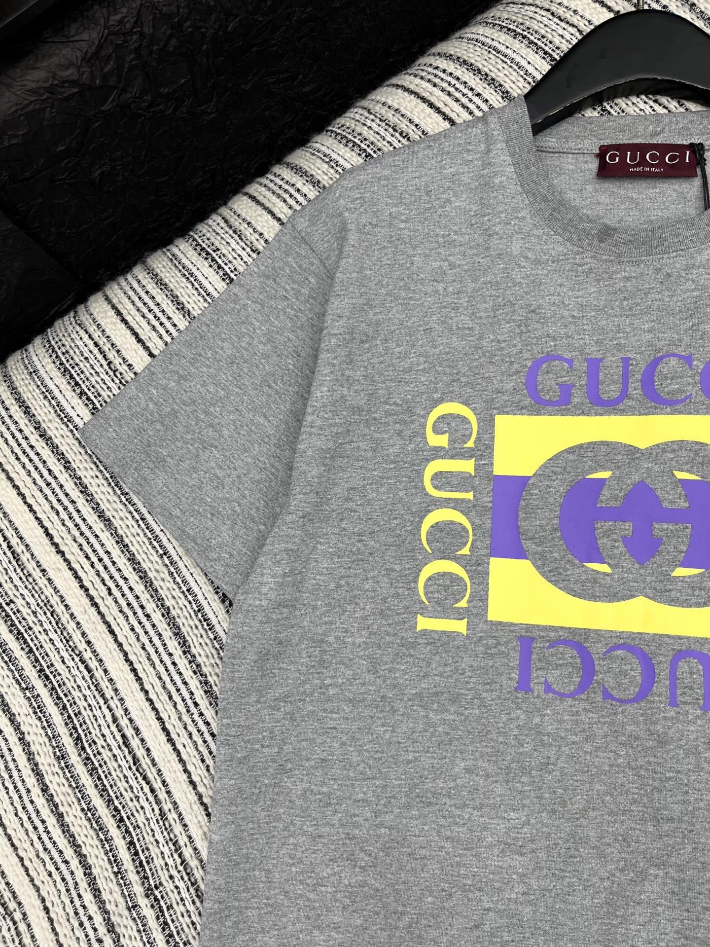 🛒𝐍𝐄𝐖 · 𝟐𝟎𝟐5/爆款现货

原单品质 Gucc*｜25限定系列新品印花短袖T恤
精致宽松大版型上