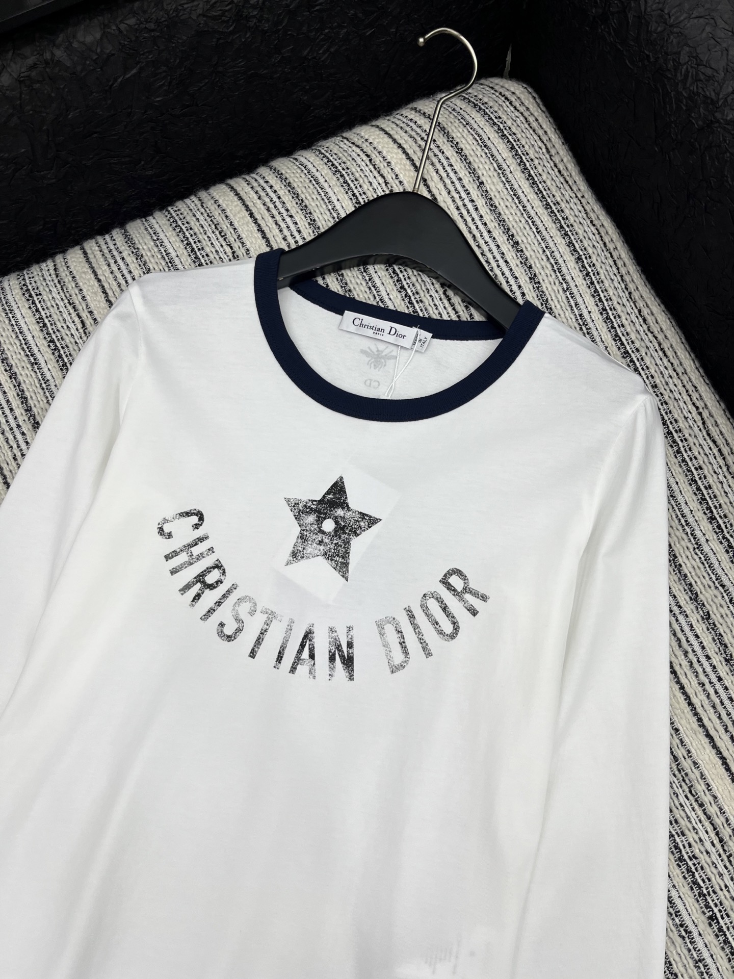 🛒𝐍𝐄𝐖 · 𝟐𝟎𝟐5/爆款现货

原单品质  Dio*｜25早秋新款印花字母圆领长袖T恤
不同于传统的