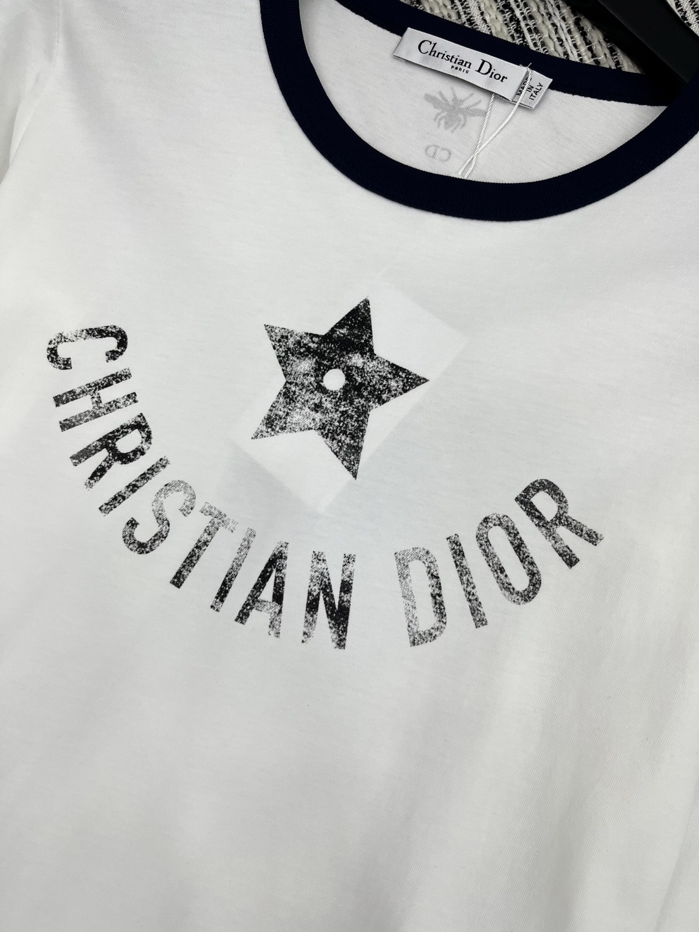 🛒𝐍𝐄𝐖 · 𝟐𝟎𝟐5/爆款现货

原单品质  Dio*｜25早秋新款印花字母圆领长袖T恤
不同于传统的