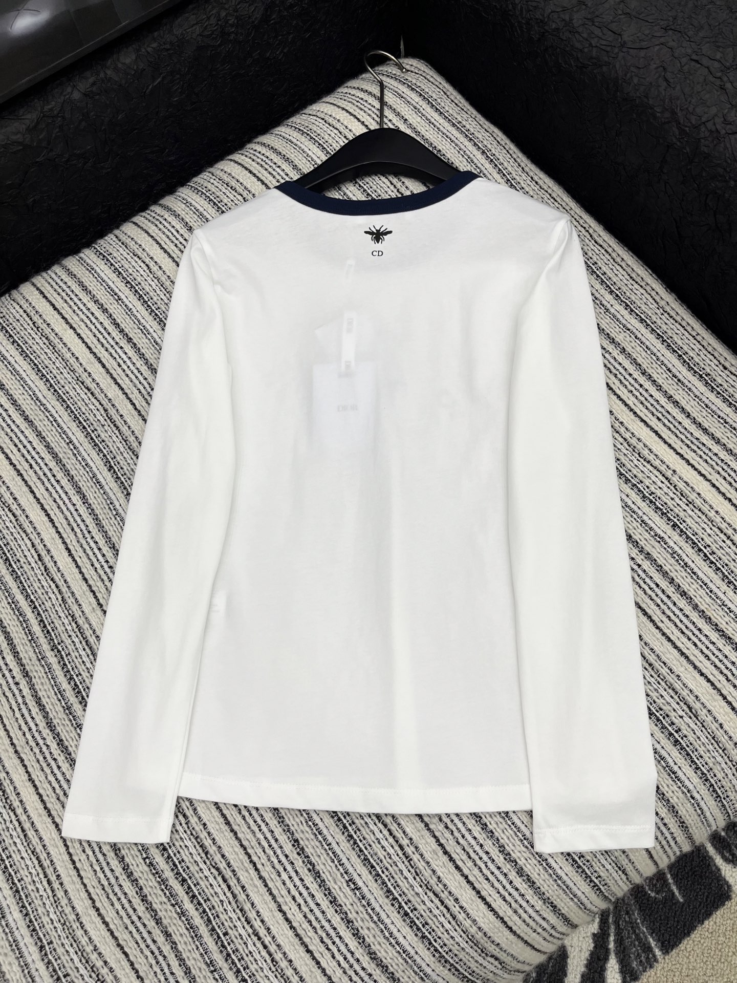 🛒𝐍𝐄𝐖 · 𝟐𝟎𝟐5/爆款现货

原单品质  Dio*｜25早秋新款印花字母圆领长袖T恤
不同于传统的