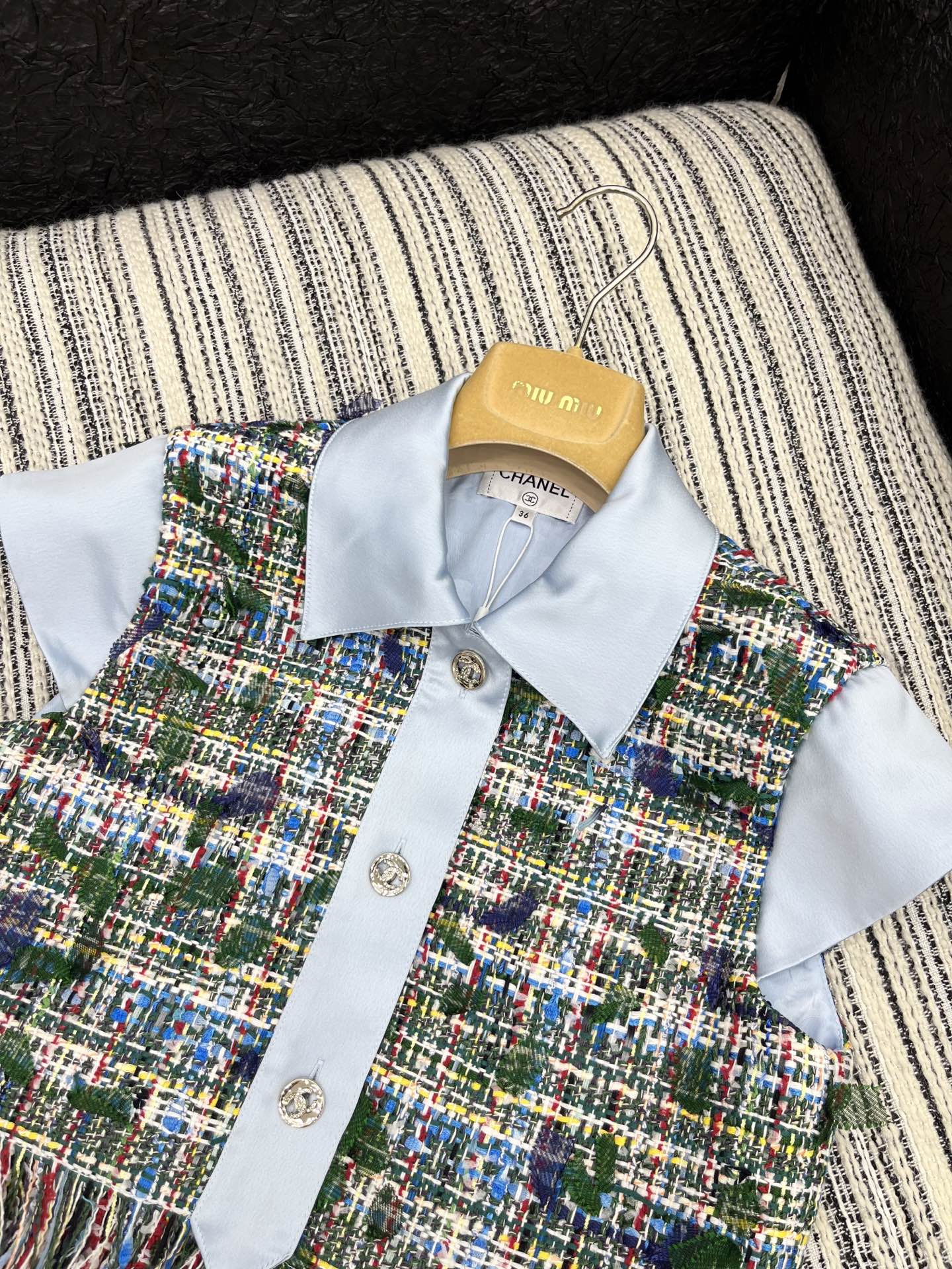 🛒𝐍𝐄𝐖 · 𝟐𝟎𝟐5/爆款现货

【原版定制】Chane*｜2025新品撞色粗花呢翻领短袖拼接流苏短外