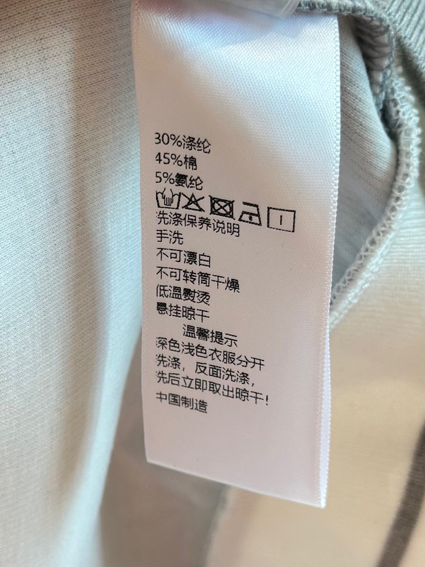 🛒𝐍𝐄𝐖 · 𝟐𝟎𝟐5/爆款现货

设计师 原创｜25秋冬新品套装！
高端定制撞色拉链外套，搭配松紧腰长