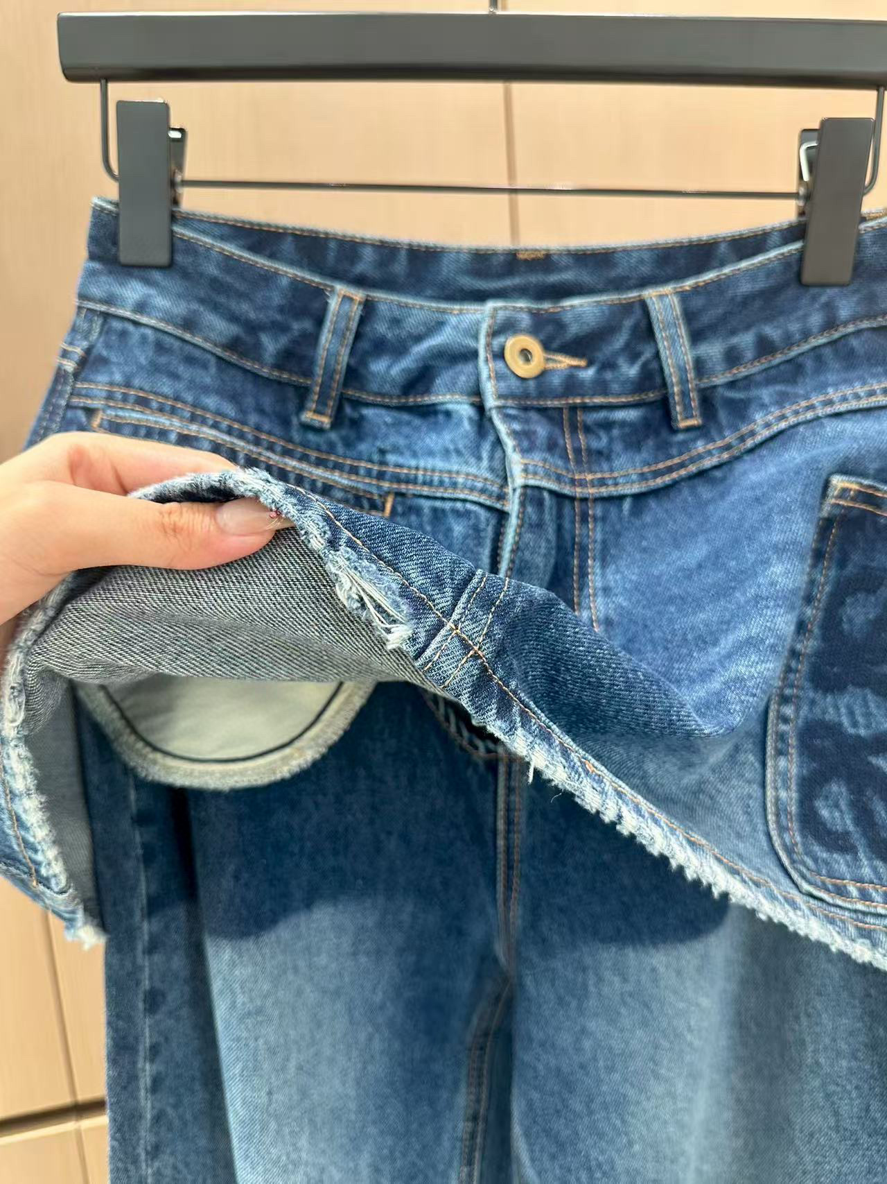 🛒𝐍𝐄𝐖 · 𝟐𝟎𝟐5/爆款现货

设计师原创｜2025围裙式叠搭牛仔裤
定制YB斜纹棉牛仔材质 工艺洗