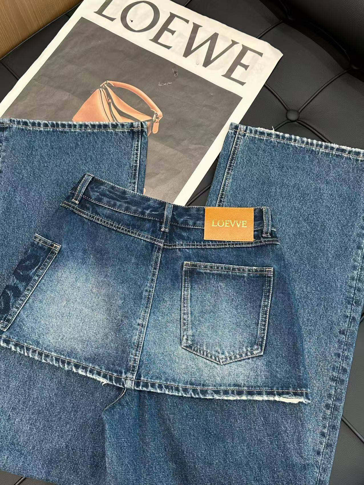 🛒𝐍𝐄𝐖 · 𝟐𝟎𝟐5/爆款现货

设计师原创｜2025围裙式叠搭牛仔裤
定制YB斜纹棉牛仔材质 工艺洗