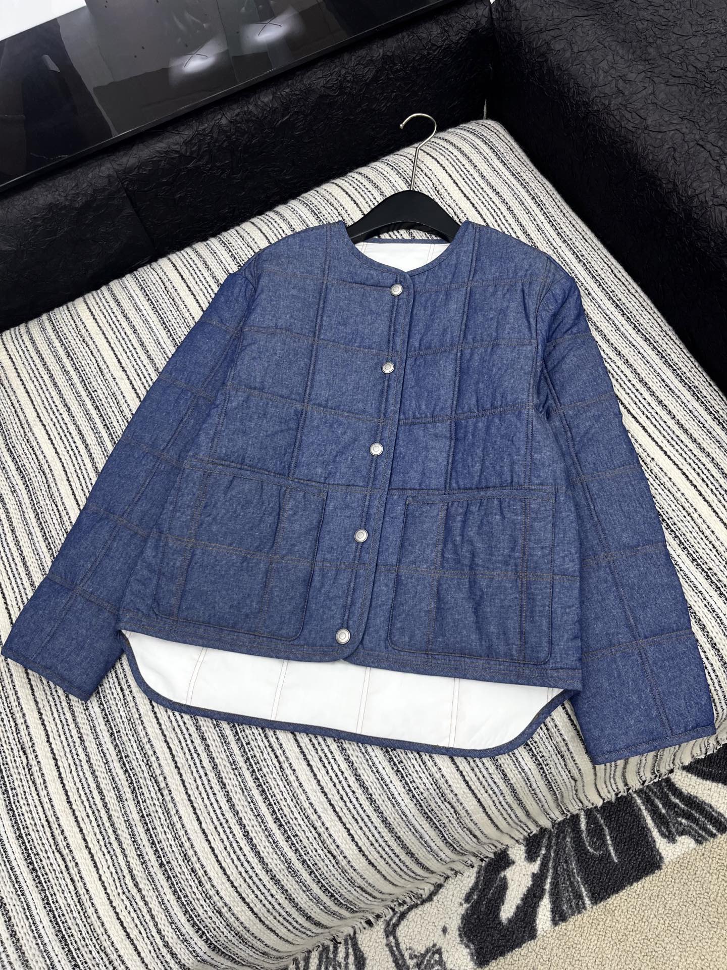 🛒𝐍𝐄𝐖 · 𝟐𝟎𝟐5/爆款现货

原单品质  LP｜25秋季新品 休闲圆领稍短后长菱格棉服外套

  