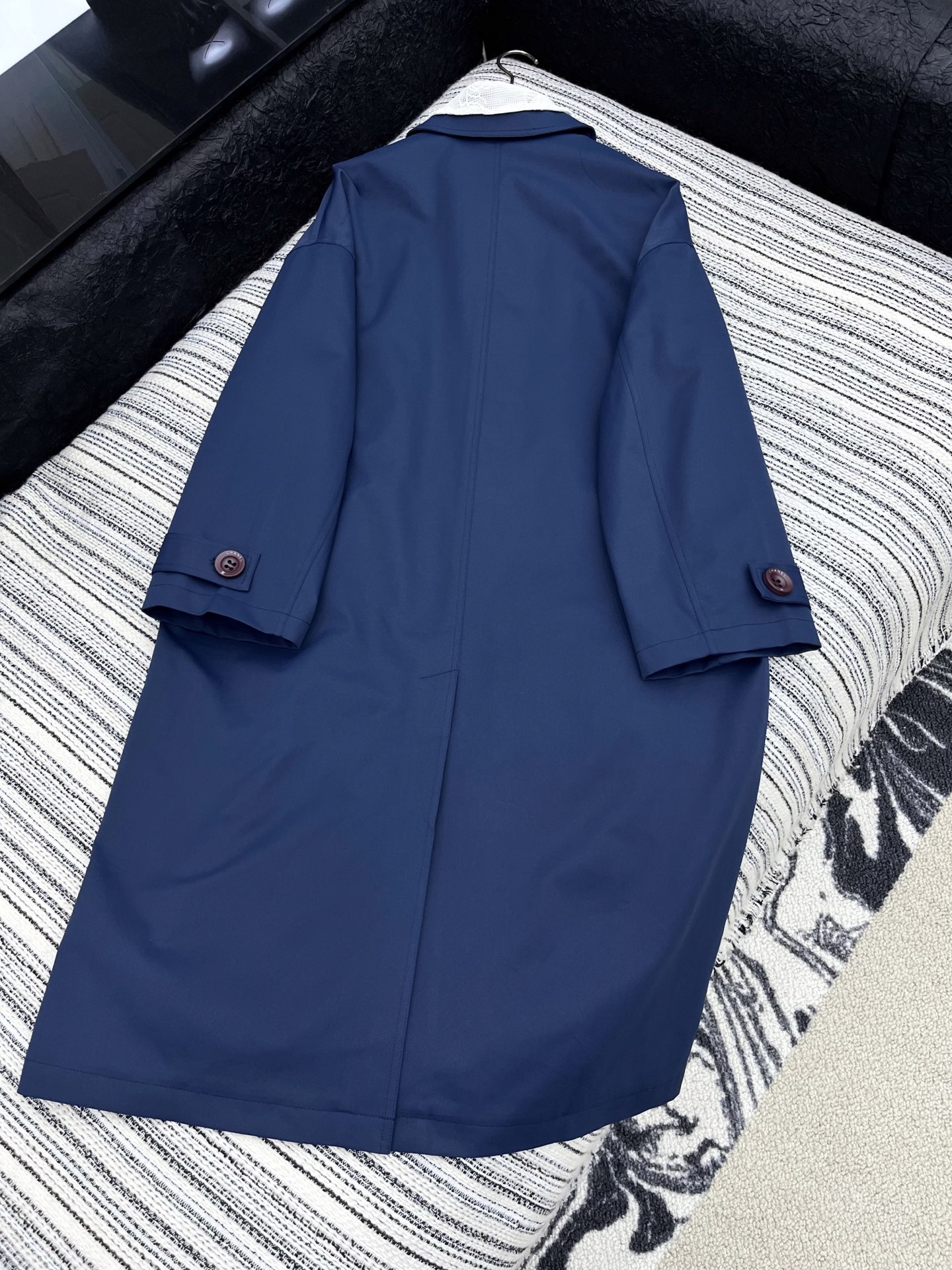 🛒𝐍𝐄𝐖 · 𝟐𝟎𝟐5/爆款现货

原单品质  Chan*｜2025中古系列花边翻领长款风衣外套
定制进
