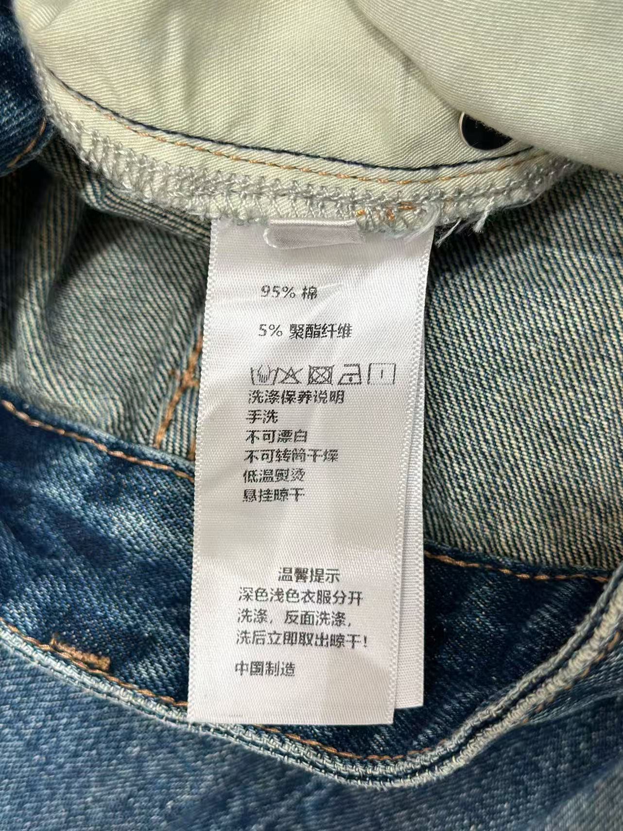 🛒𝐍𝐄𝐖 · 𝟐𝟎𝟐5/爆款现货

设计师原创｜2025腰带扣装饰牛仔裤
定制YB斜纹棉牛仔材质 工艺洗