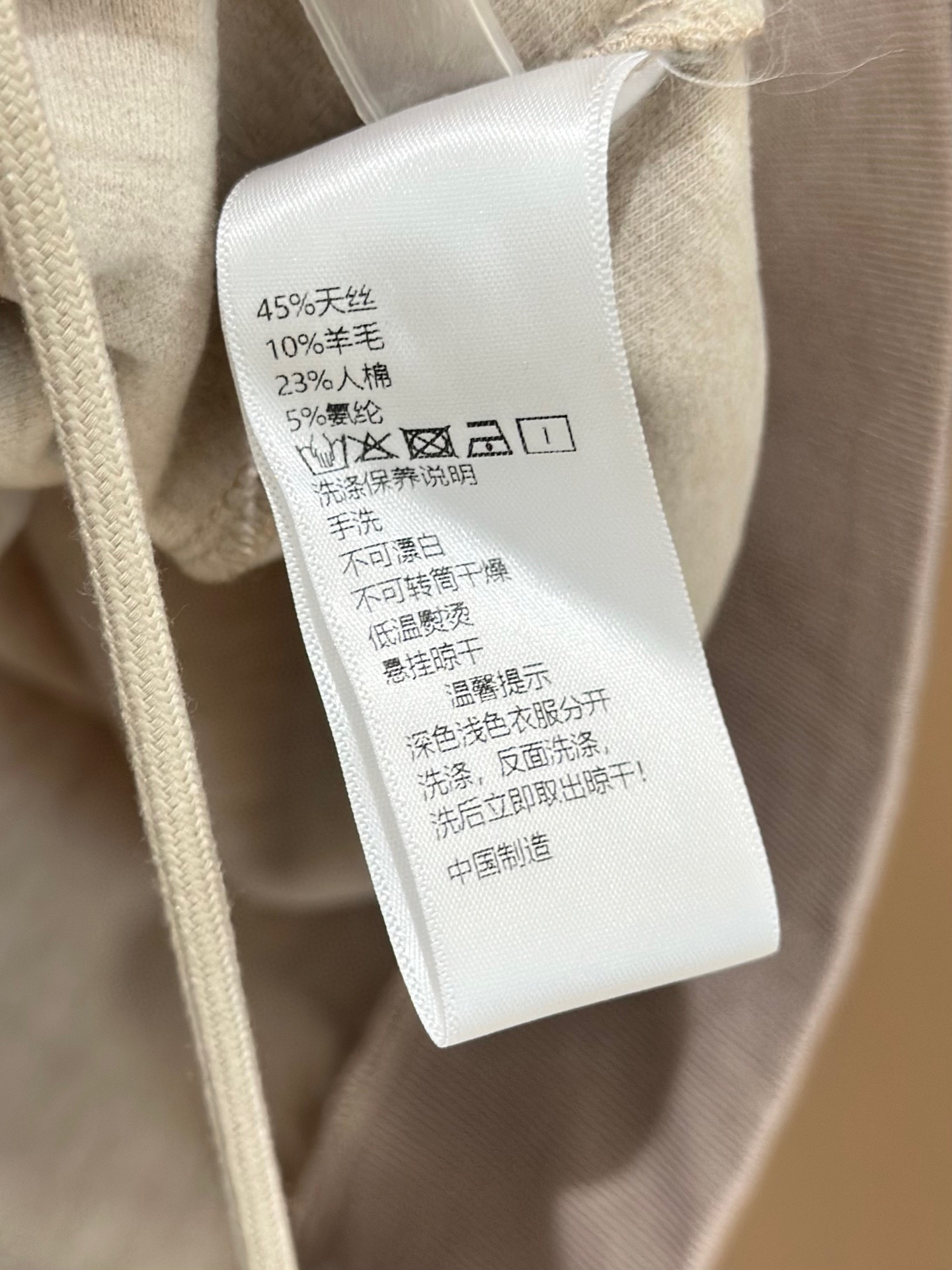 🛒𝐍𝐄𝐖 · 𝟐𝟎𝟐5/爆款现货

设计师 原创｜25秋冬新品套装！
高端定制双头拉链外套，搭配松紧腰长