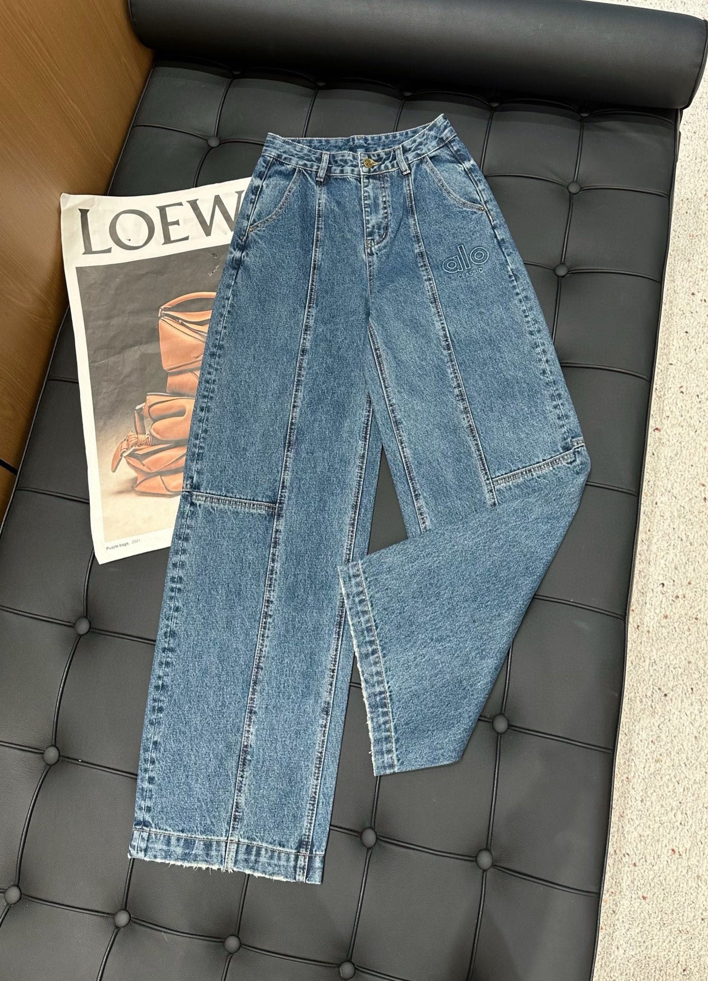 🛒𝐍𝐄𝐖 · 𝟐𝟎𝟐5/爆款现货

设计师  Alo｜2025工装口袋装饰牛仔裤
定制YB斜纹棉牛仔材质