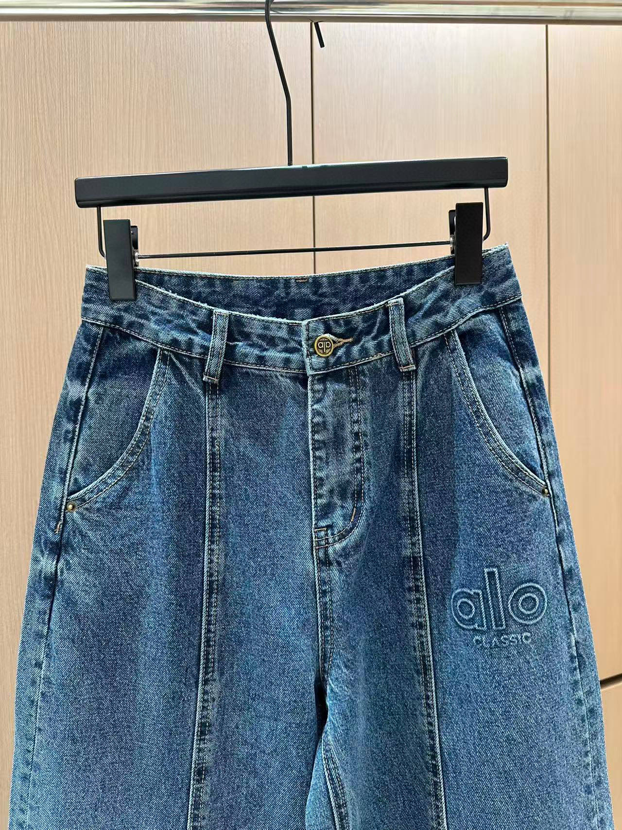 🛒𝐍𝐄𝐖 · 𝟐𝟎𝟐5/爆款现货

设计师  Alo｜2025工装口袋装饰牛仔裤
定制YB斜纹棉牛仔材质