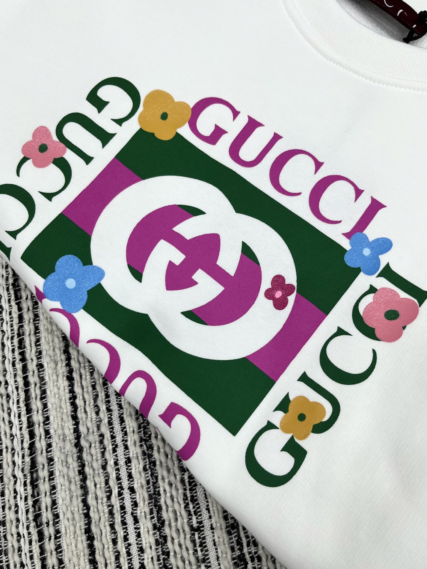 🛒𝐍𝐄𝐖 · 𝟐𝟎𝟐5/爆款现货

【原版定制】Gucc*｜25早秋经典印花圆领卫衣
干净利落的裁剪，落