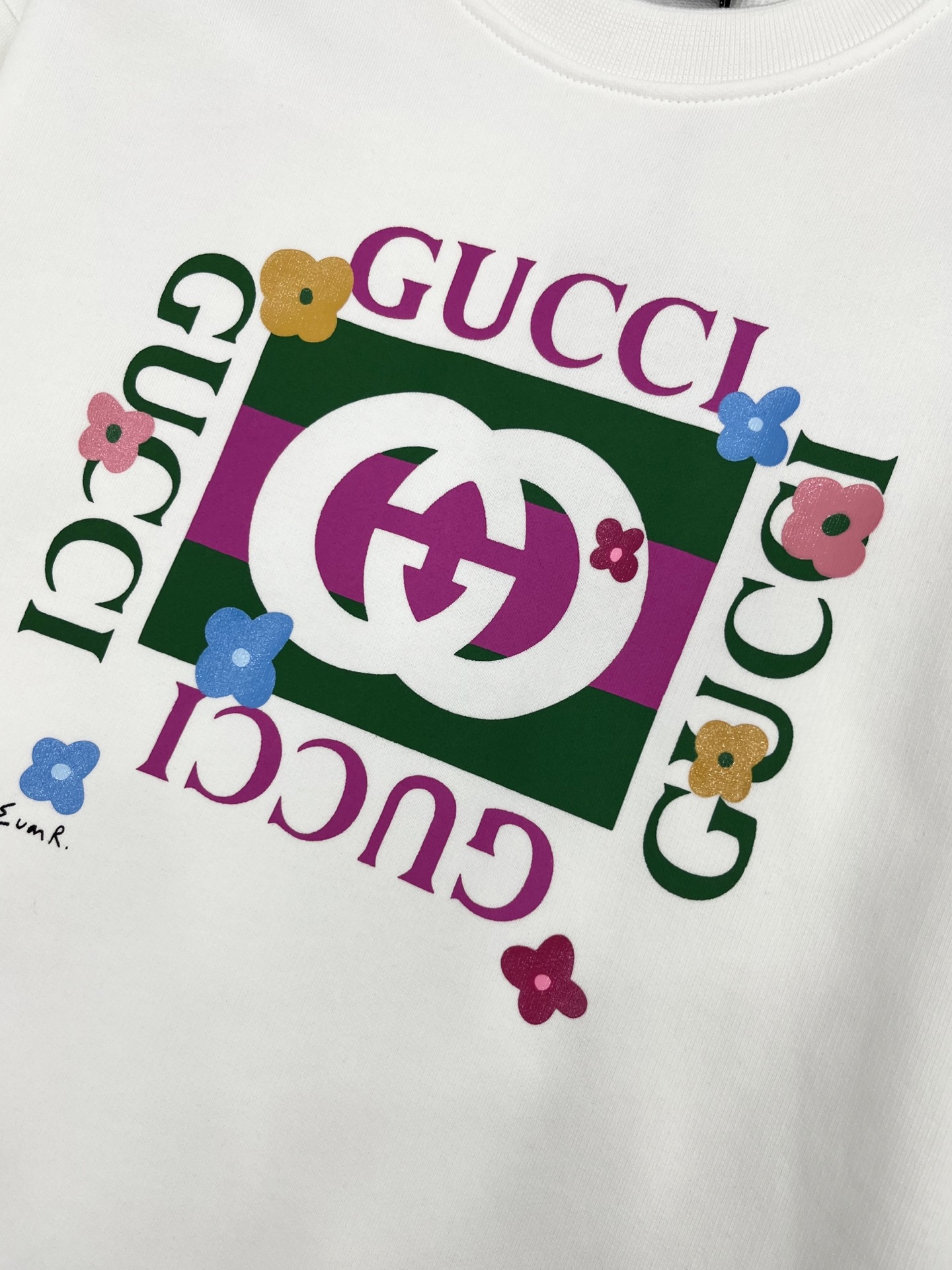 🛒𝐍𝐄𝐖 · 𝟐𝟎𝟐5/爆款现货

【原版定制】Gucc*｜25早秋经典印花圆领卫衣
干净利落的裁剪，落