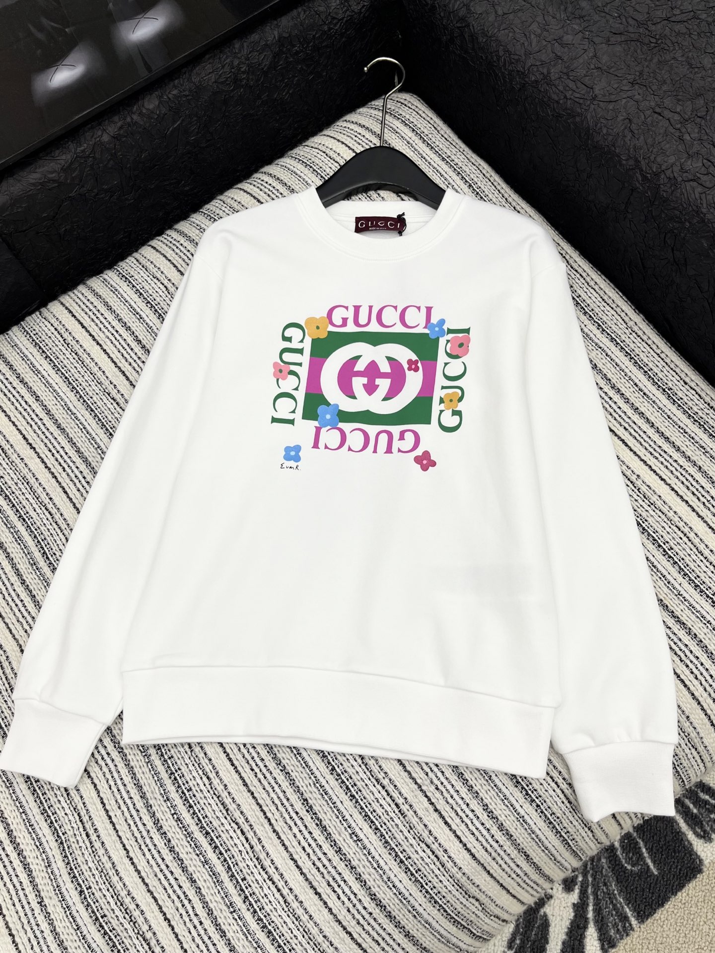 🛒𝐍𝐄𝐖 · 𝟐𝟎𝟐5/爆款现货

【原版定制】Gucc*｜25早秋经典印花圆领卫衣
干净利落的裁剪，落