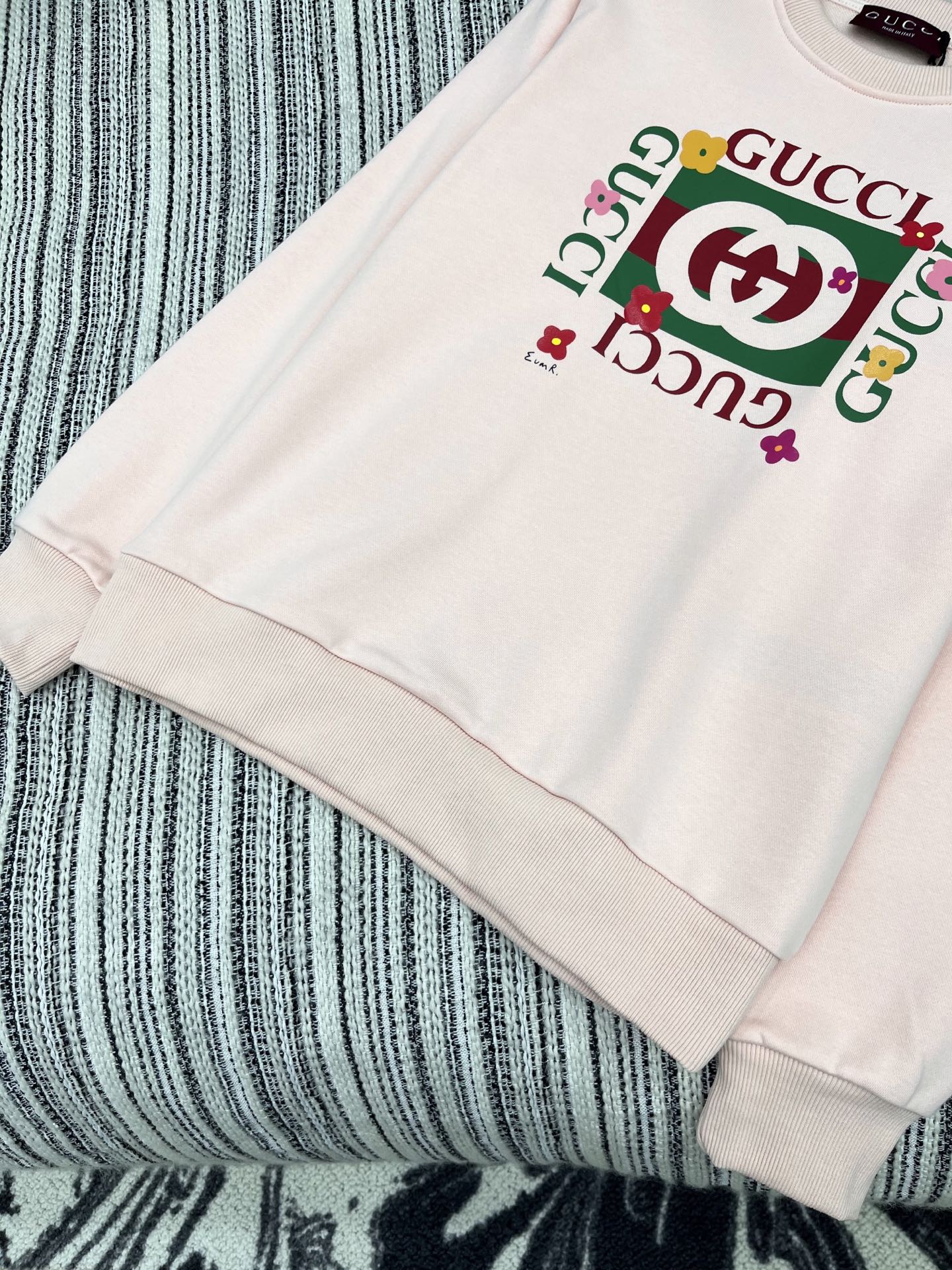 🛒𝐍𝐄𝐖 · 𝟐𝟎𝟐5/爆款现货

【原版定制】Gucc*｜25早秋经典印花圆领卫衣
干净利落的裁剪，落