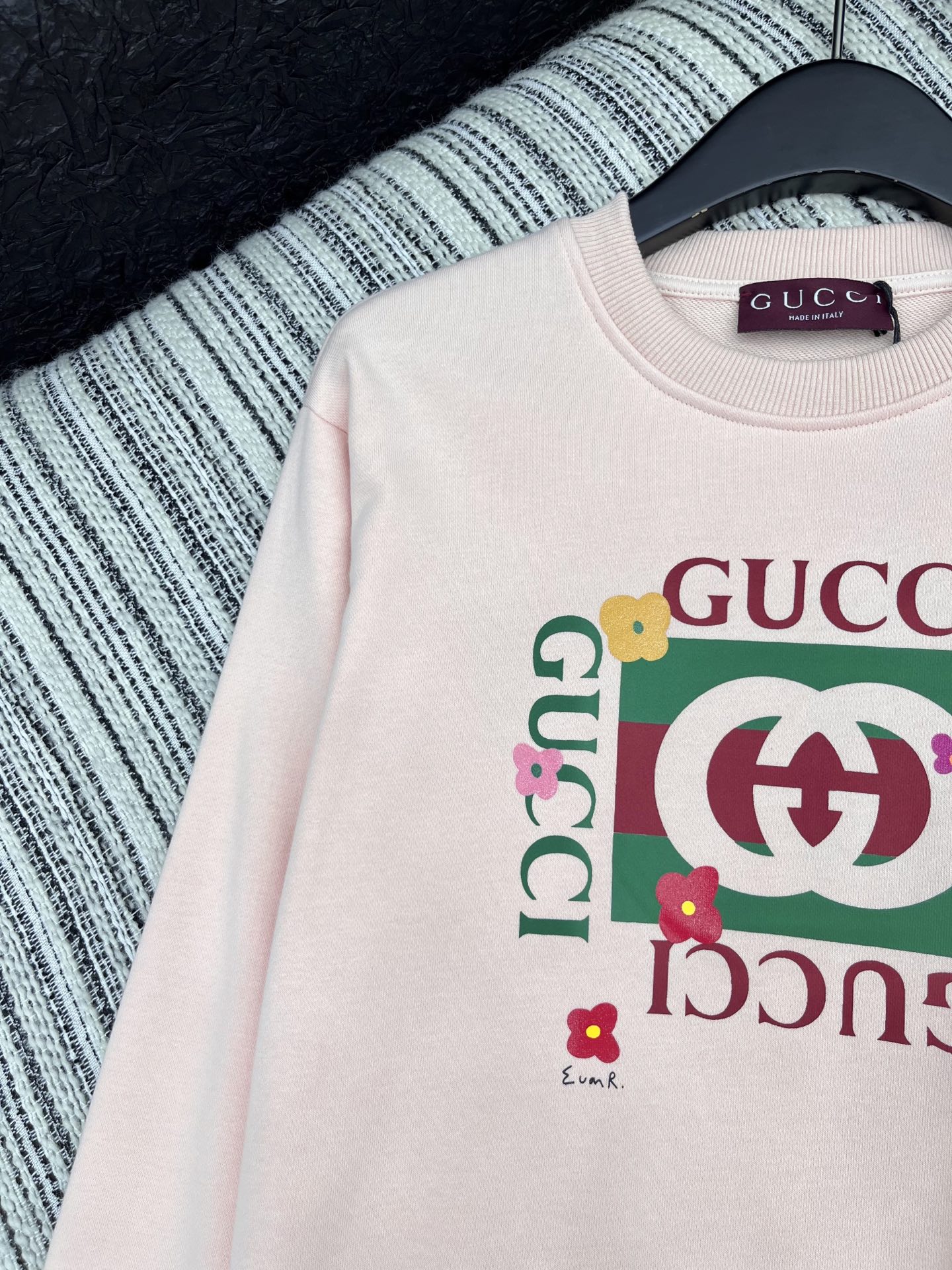 🛒𝐍𝐄𝐖 · 𝟐𝟎𝟐5/爆款现货

【原版定制】Gucc*｜25早秋经典印花圆领卫衣
干净利落的裁剪，落