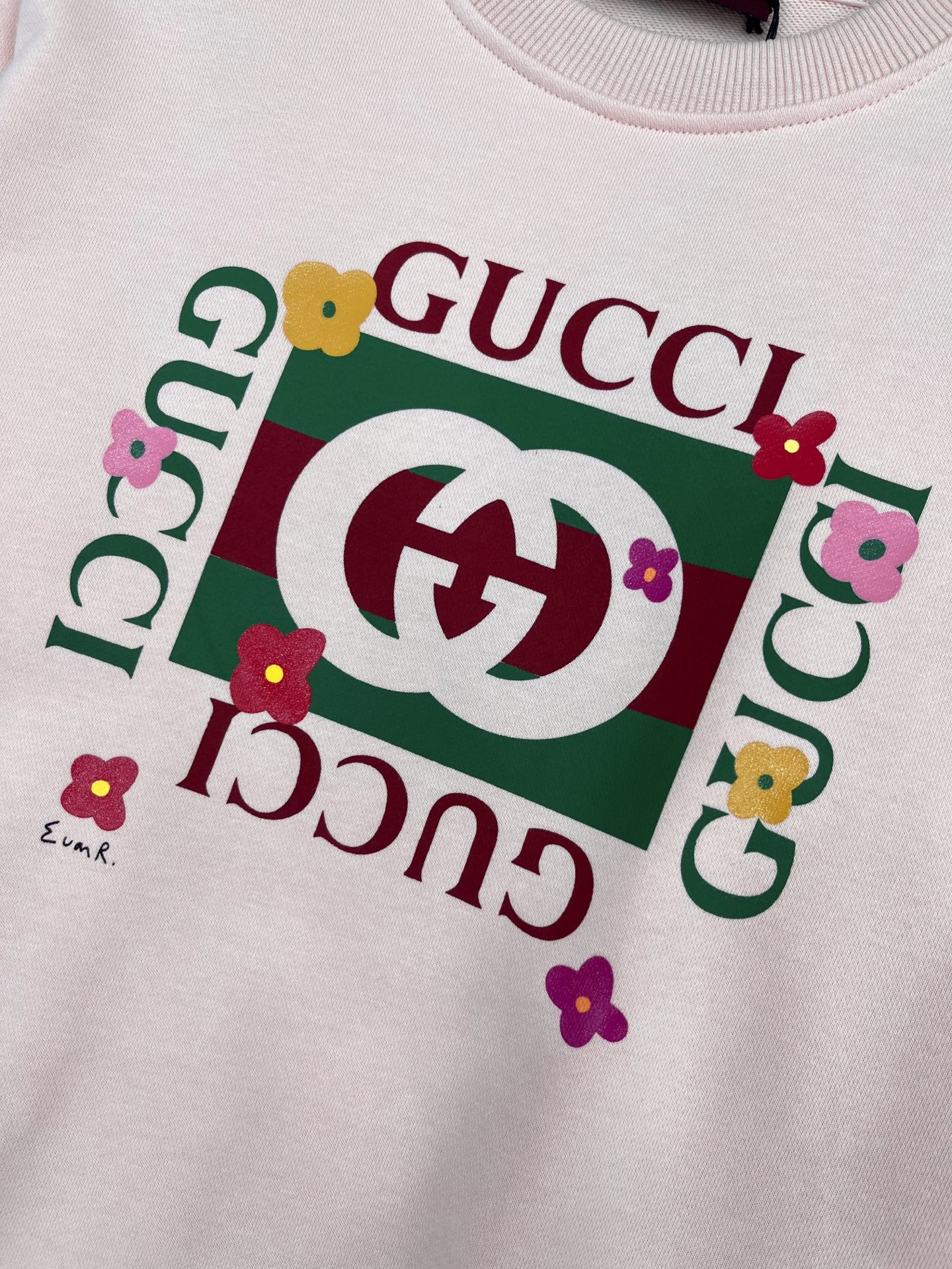 🛒𝐍𝐄𝐖 · 𝟐𝟎𝟐5/爆款现货

【原版定制】Gucc*｜25早秋经典印花圆领卫衣
干净利落的裁剪，落