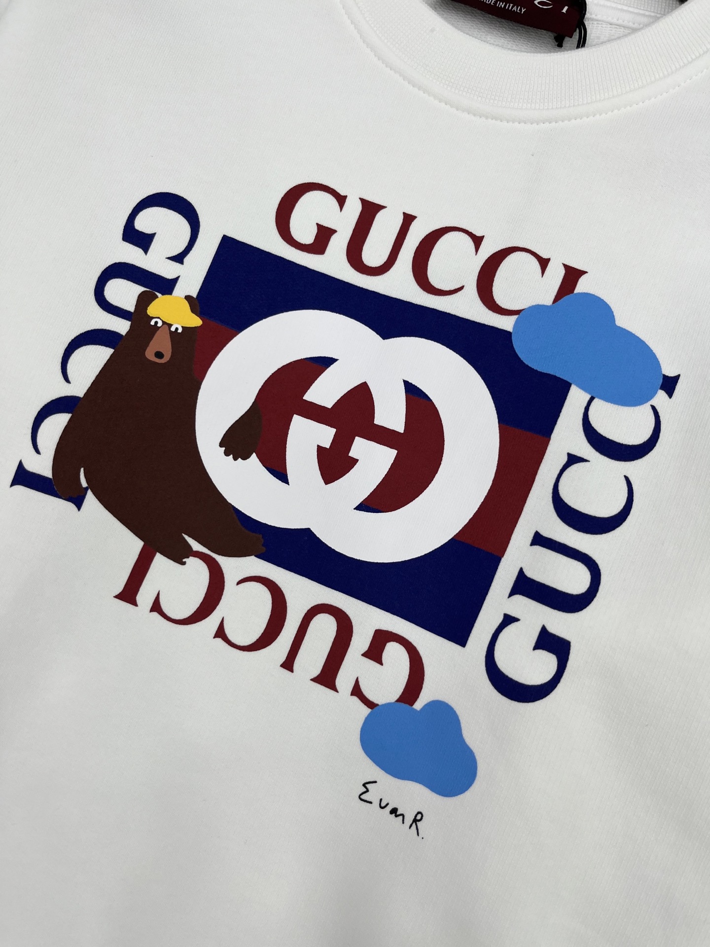 🛒𝐍𝐄𝐖 · 𝟐𝟎𝟐5/爆款现货

【原版定制】Gucc*｜25早秋经典印花圆领卫衣
干净利落的裁剪，落