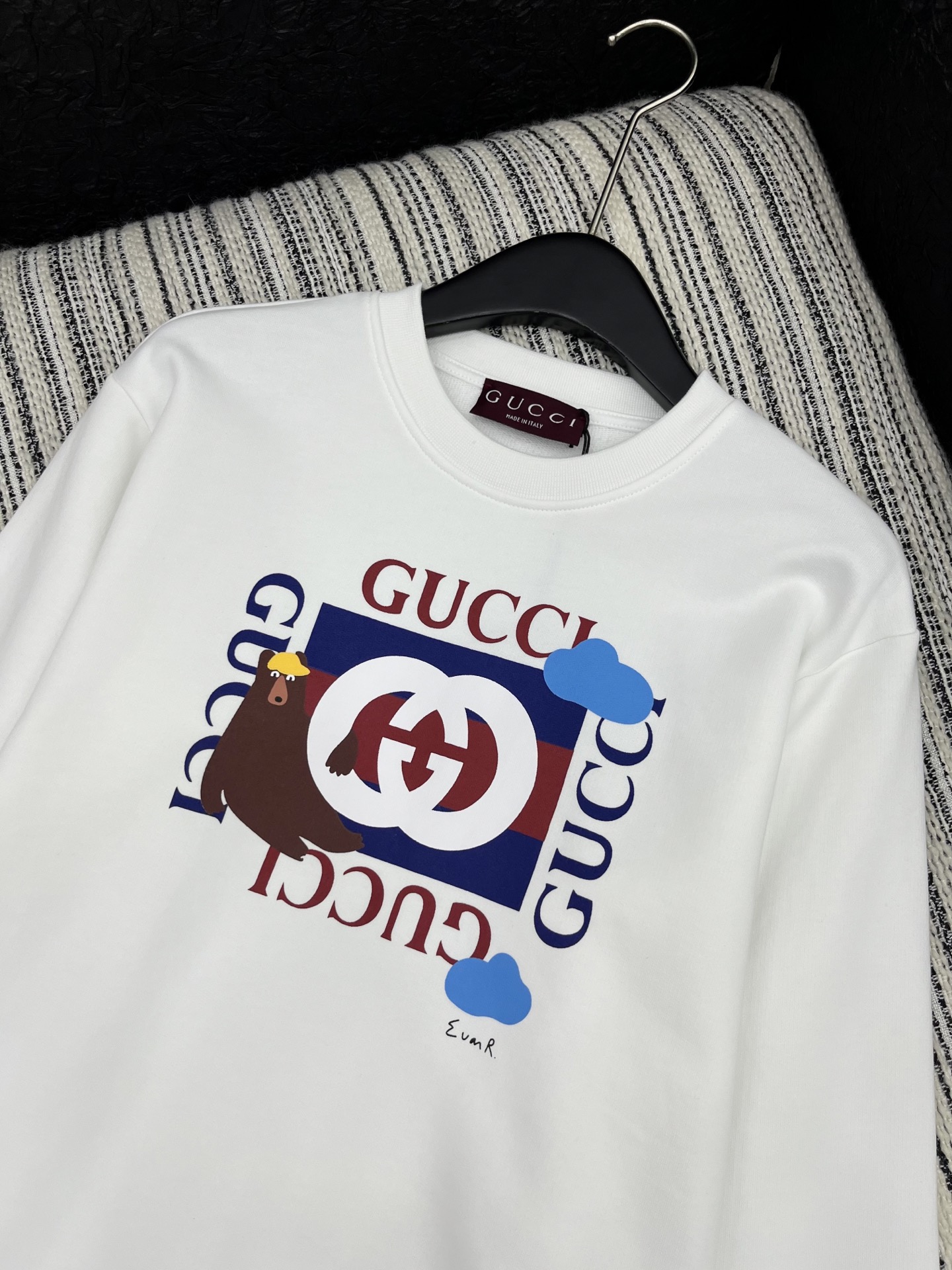 🛒𝐍𝐄𝐖 · 𝟐𝟎𝟐5/爆款现货

【原版定制】Gucc*｜25早秋经典印花圆领卫衣
干净利落的裁剪，落