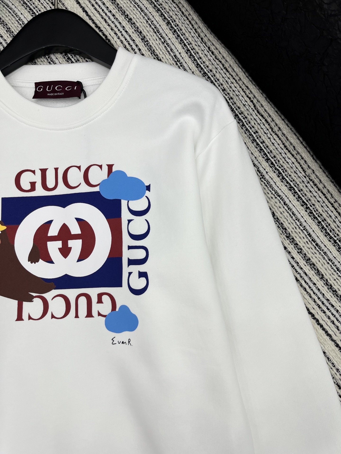 🛒𝐍𝐄𝐖 · 𝟐𝟎𝟐5/爆款现货

【原版定制】Gucc*｜25早秋经典印花圆领卫衣
干净利落的裁剪，落