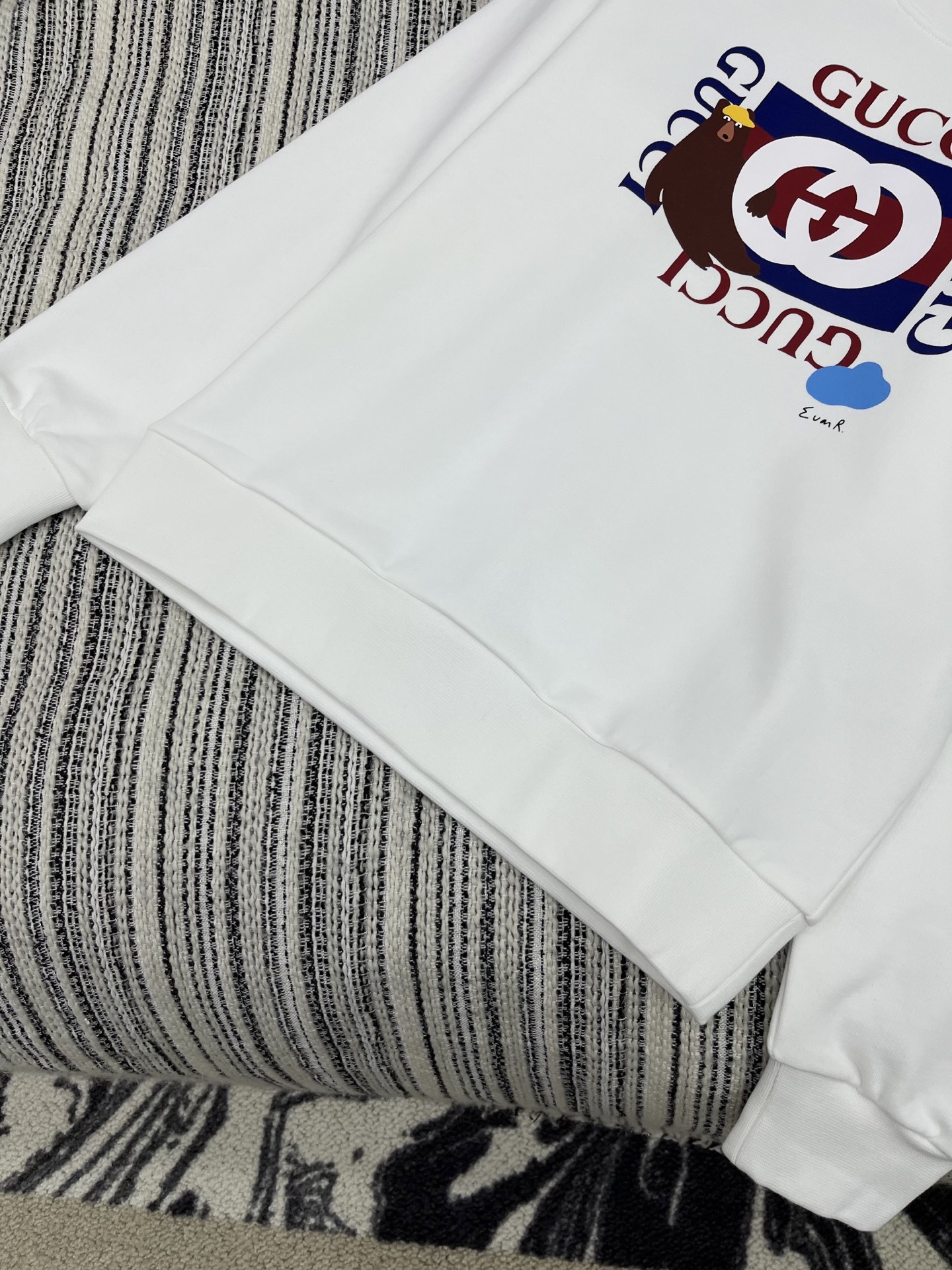 🛒𝐍𝐄𝐖 · 𝟐𝟎𝟐5/爆款现货

【原版定制】Gucc*｜25早秋经典印花圆领卫衣
干净利落的裁剪，落