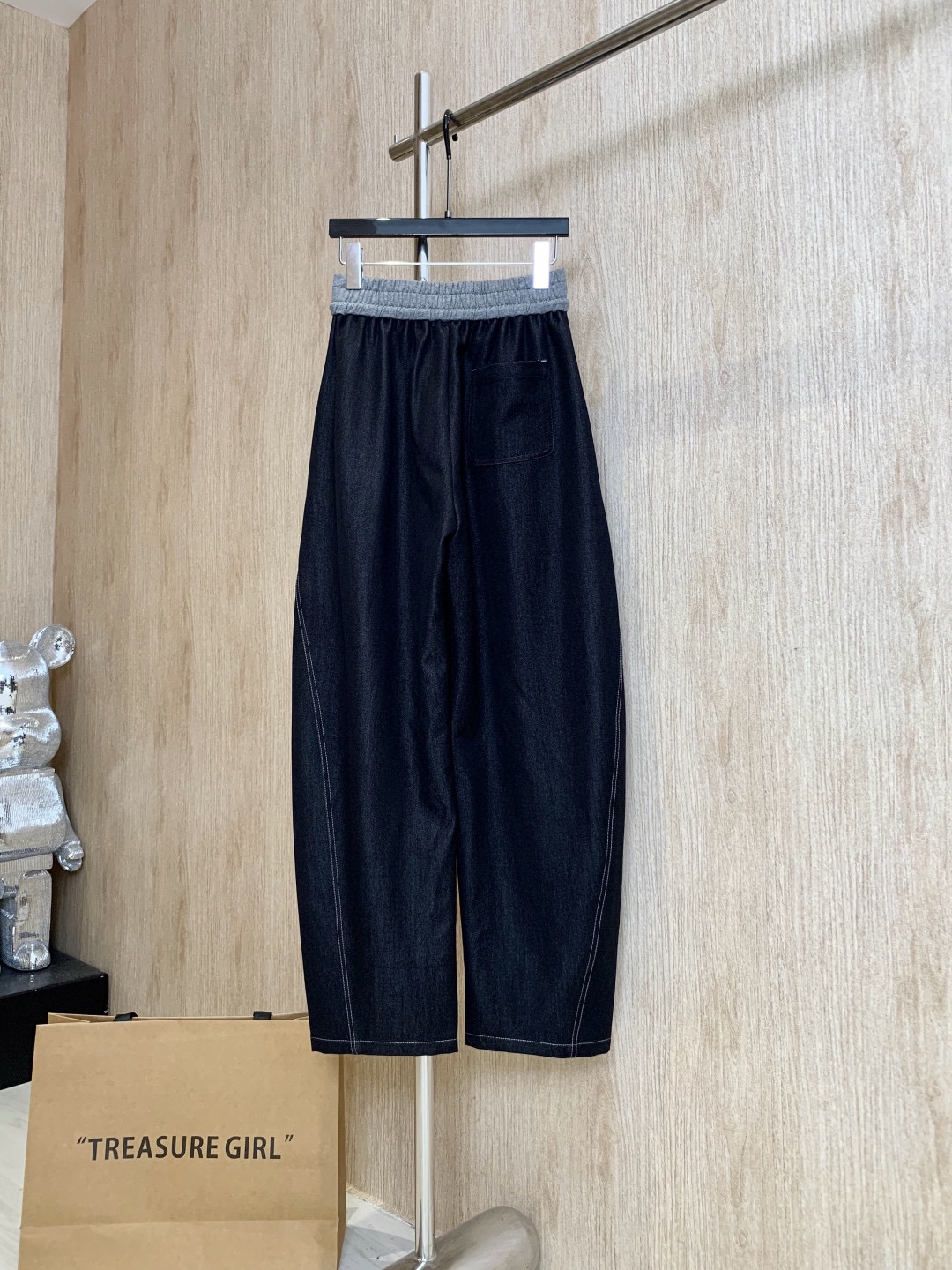 🛒𝐍𝐄𝐖 · 𝟐𝟎𝟐5/爆款现货

原单品质 MM6｜25新款拼接抽绳天丝牛仔裤
镰刀版型 包容性极好 