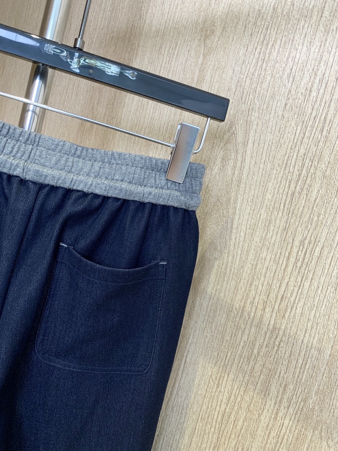 🛒𝐍𝐄𝐖 · 𝟐𝟎𝟐5/爆款现货

原单品质 MM6｜25新款拼接抽绳天丝牛仔裤
镰刀版型 包容性极好 