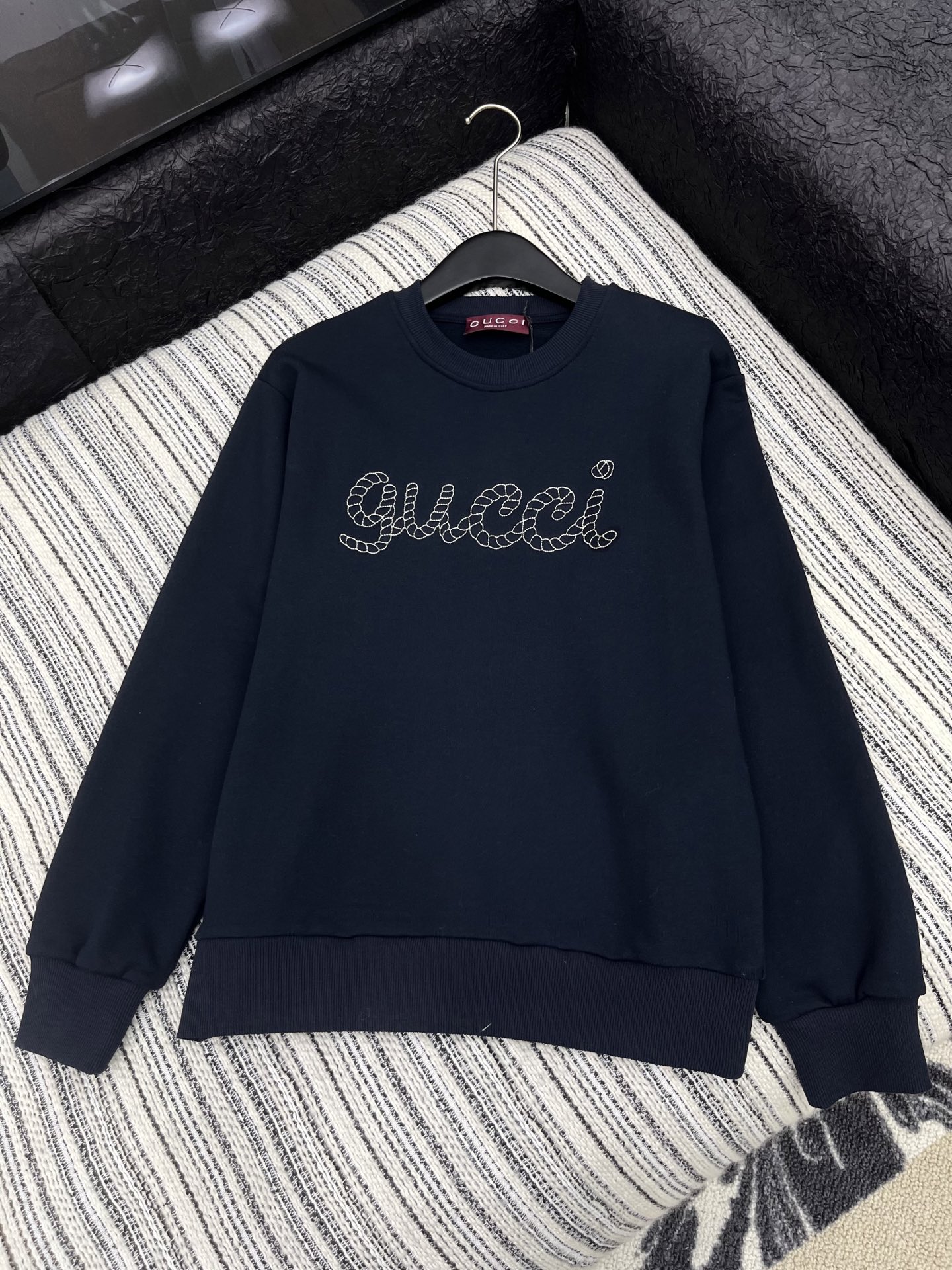 🛒𝐍𝐄𝐖 · 𝟐𝟎𝟐5/爆款现货

【原版定制】Gucc*｜25早秋经典刺绣字母圆领卫衣
干净利落的裁剪