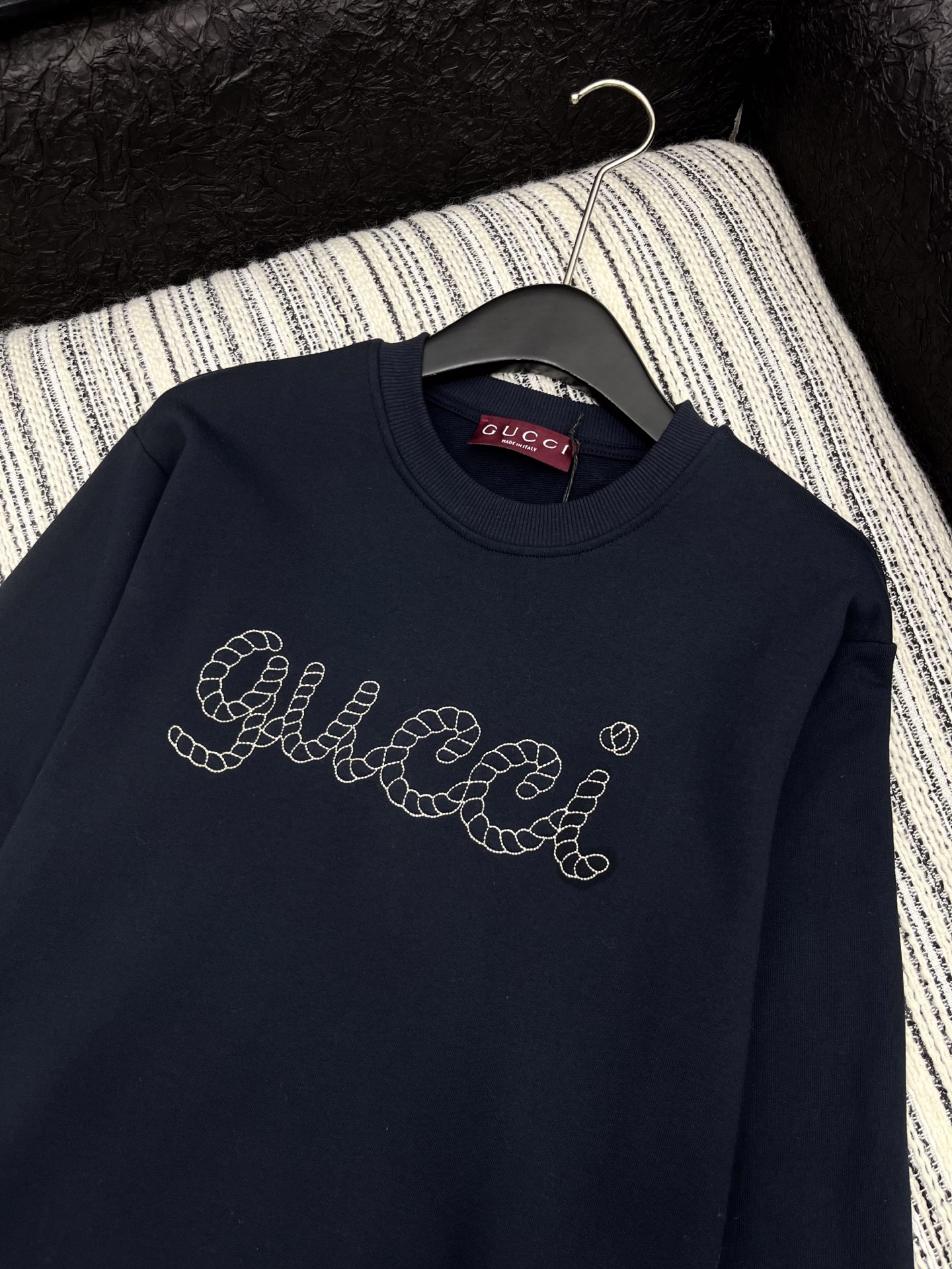 🛒𝐍𝐄𝐖 · 𝟐𝟎𝟐5/爆款现货

【原版定制】Gucc*｜25早秋经典刺绣字母圆领卫衣
干净利落的裁剪