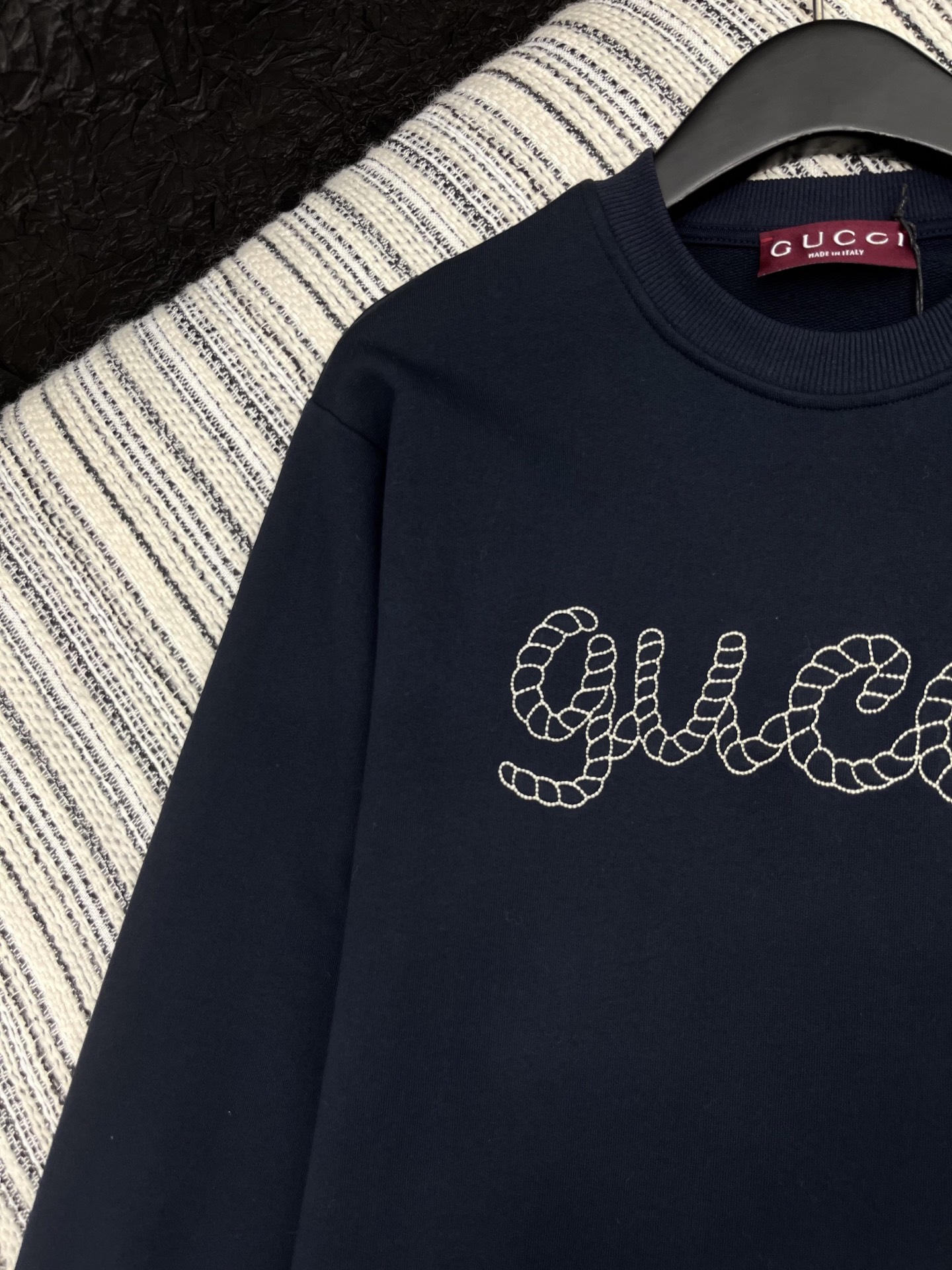 🛒𝐍𝐄𝐖 · 𝟐𝟎𝟐5/爆款现货

【原版定制】Gucc*｜25早秋经典刺绣字母圆领卫衣
干净利落的裁剪