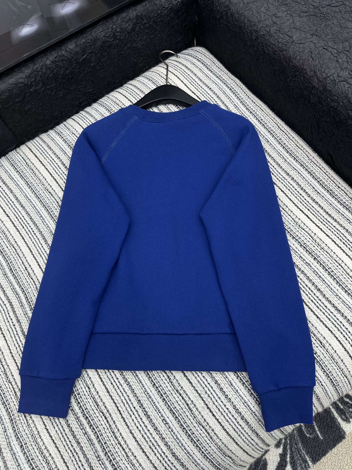 🛒𝐍𝐄𝐖 · 𝟐𝟎𝟐5/爆款现货

【原版定制】Celin*｜25早秋经典印花字母圆领卫衣
干净利落的裁