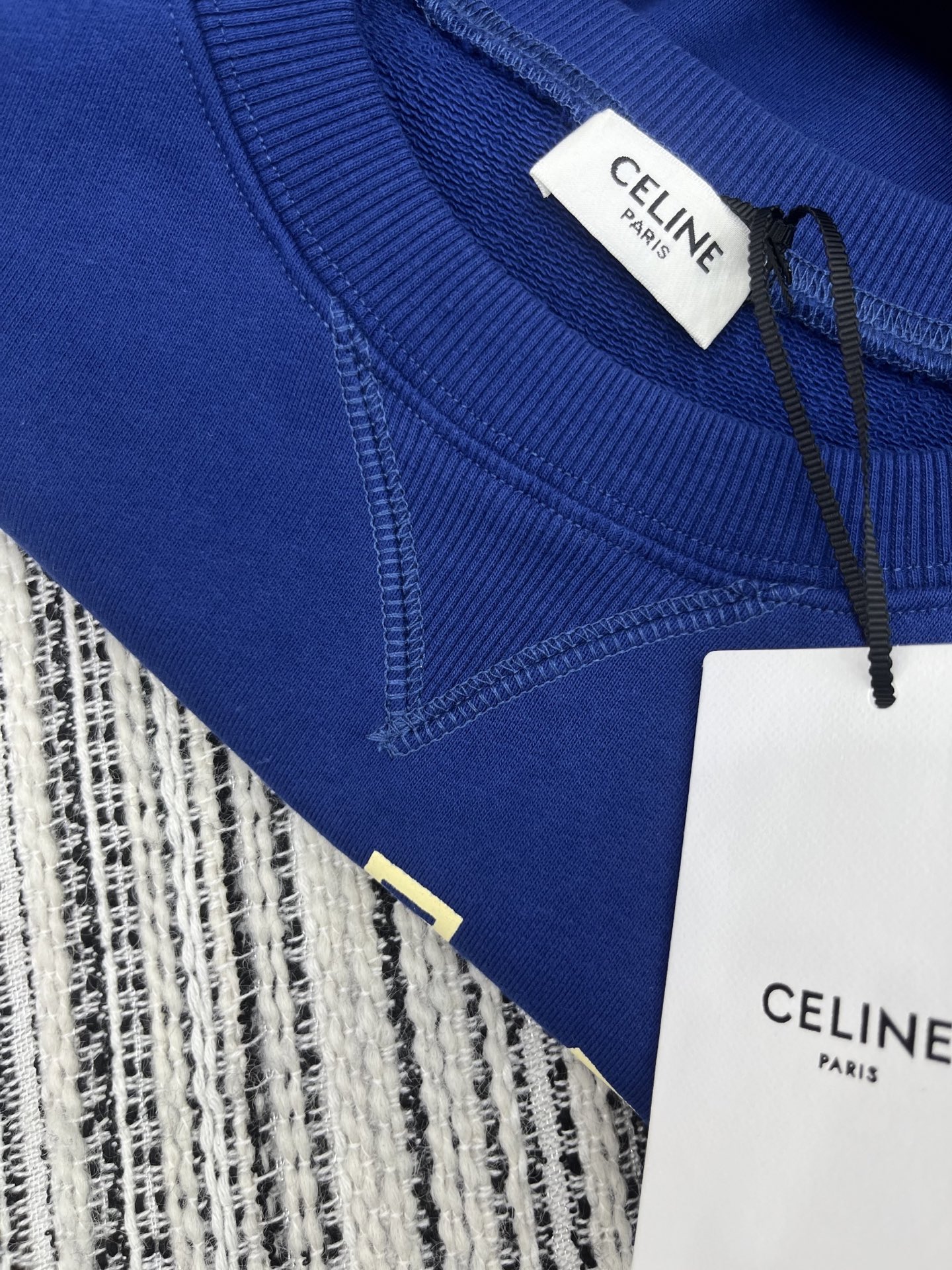🛒𝐍𝐄𝐖 · 𝟐𝟎𝟐5/爆款现货

【原版定制】Celin*｜25早秋经典印花字母圆领卫衣
干净利落的裁