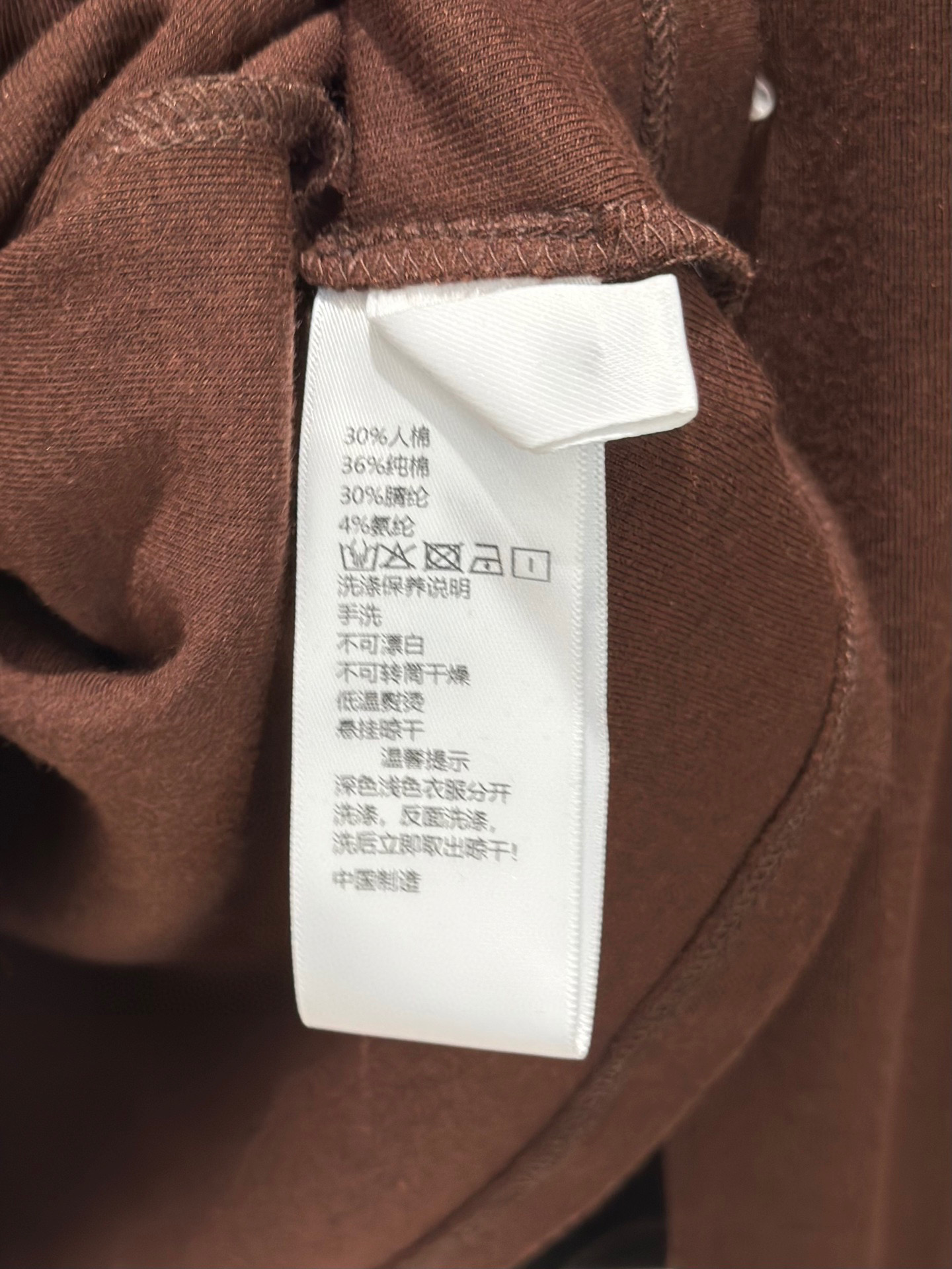🛒𝐍𝐄𝐖 · 𝟐𝟎𝟐5/爆款现货

原单品质  设计师原创｜25早秋新品套装！
高端定制圆领披肩上衣，搭