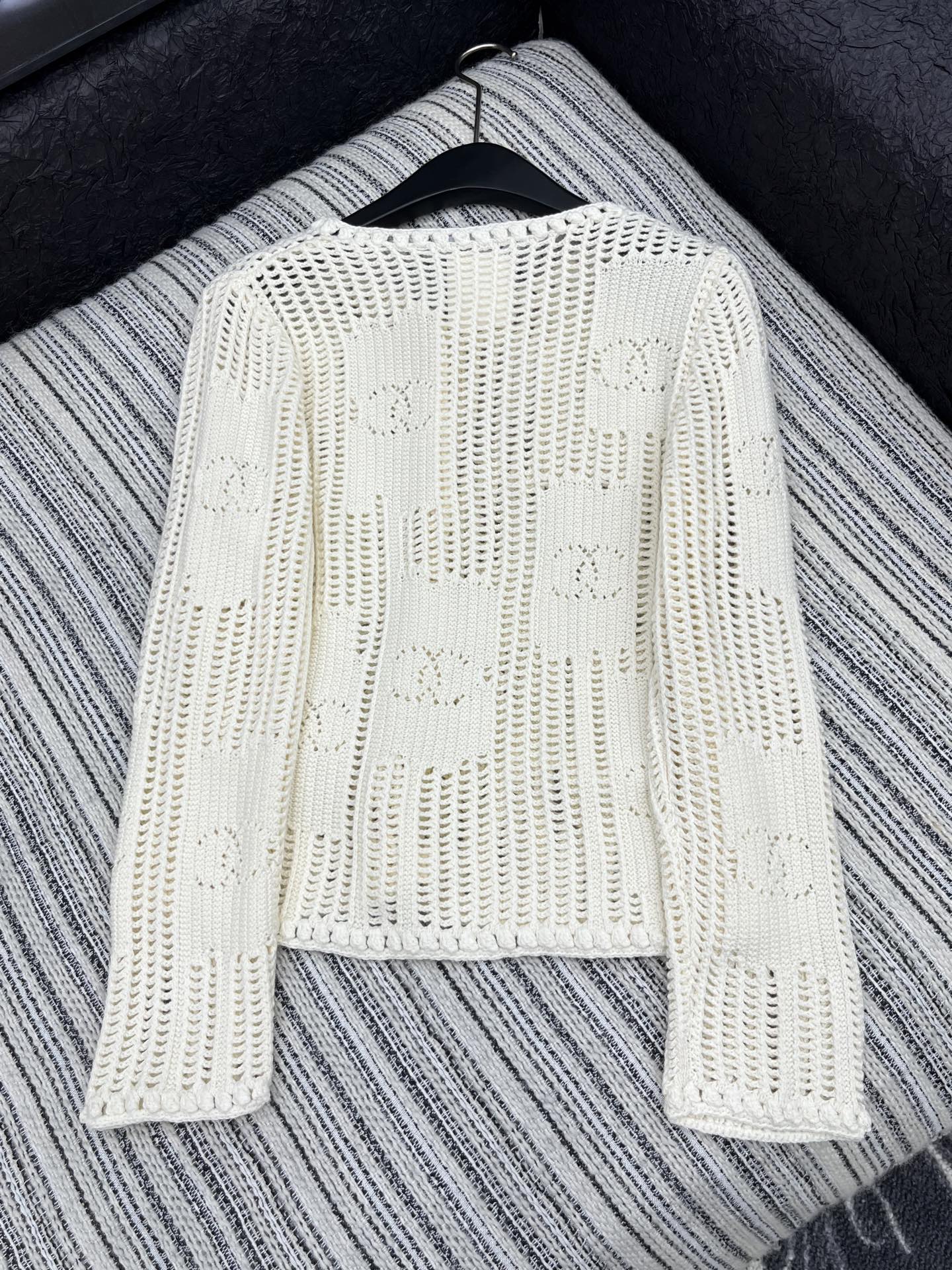 🛒𝐍𝐄𝐖 · 𝟐𝟎𝟐5/爆款现货

原单品质 Chan*｜25中古系列重工双C钩花圆领外套
设计高级又时