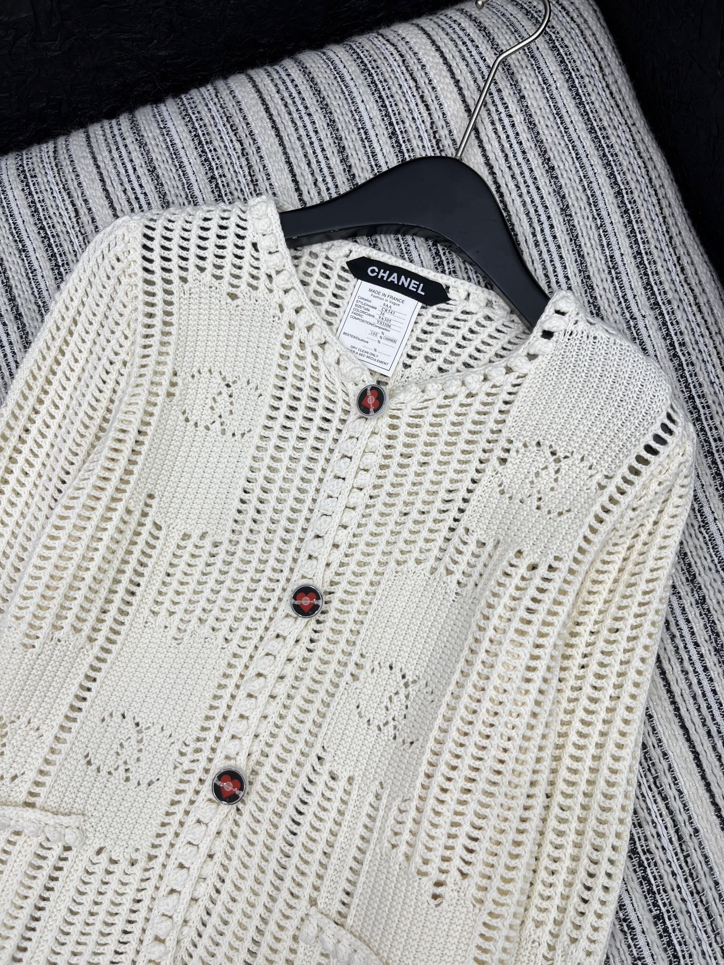 🛒𝐍𝐄𝐖 · 𝟐𝟎𝟐5/爆款现货

原单品质 Chan*｜25中古系列重工双C钩花圆领外套
设计高级又时