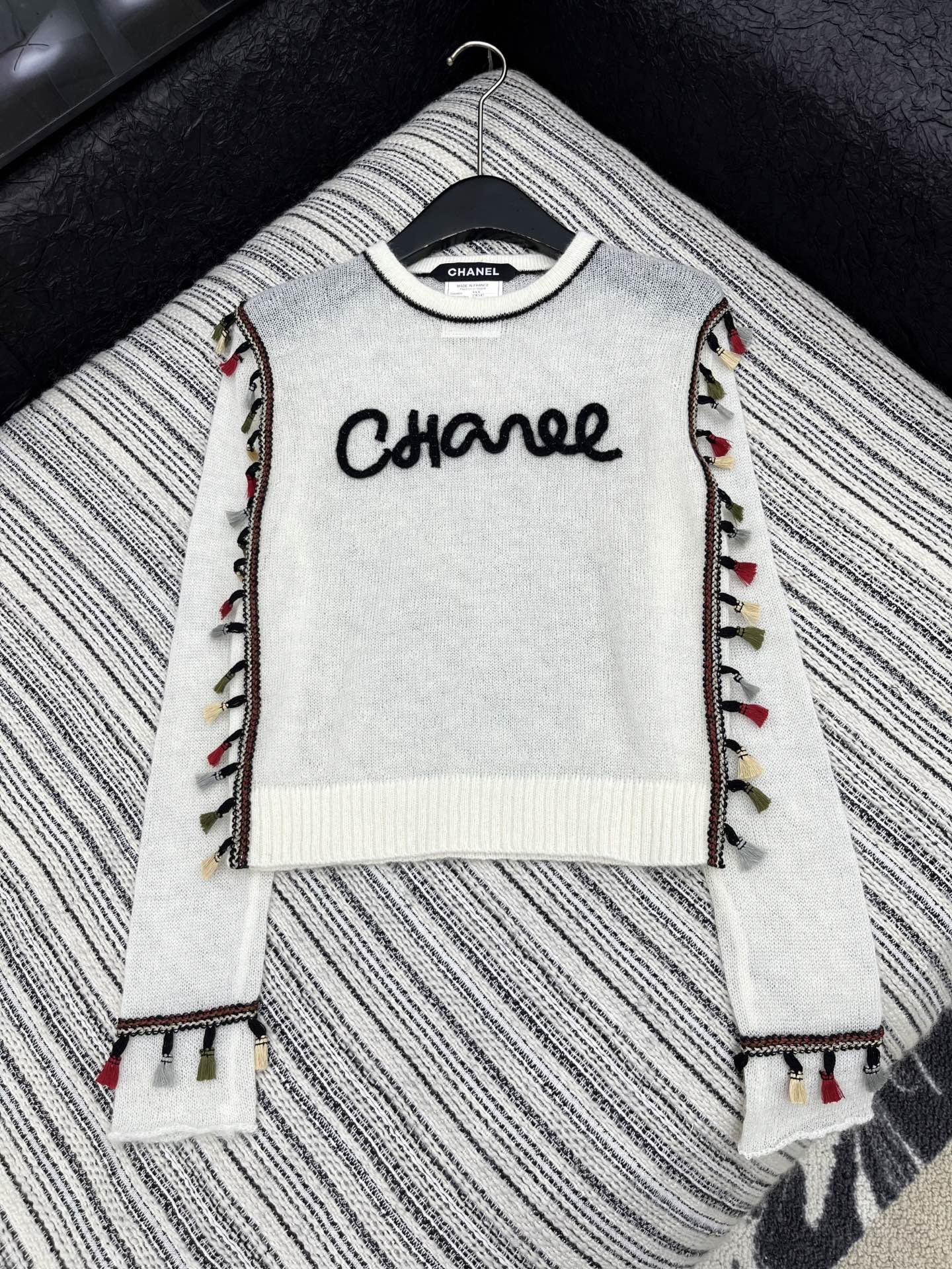 🛒𝐍𝐄𝐖 · 𝟐𝟎𝟐5/爆款现货

原单品质 Chan*｜25中古系列重工撞色圆领外套
设计高级又时髦！