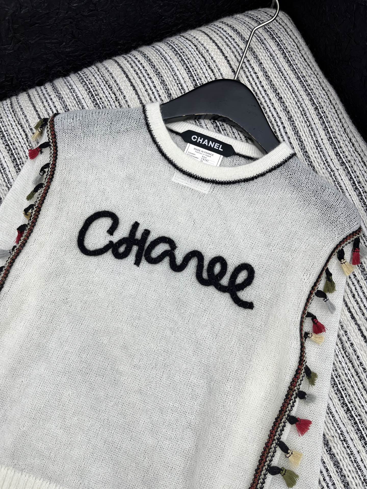 🛒𝐍𝐄𝐖 · 𝟐𝟎𝟐5/爆款现货

原单品质 Chan*｜25中古系列重工撞色圆领外套
设计高级又时髦！