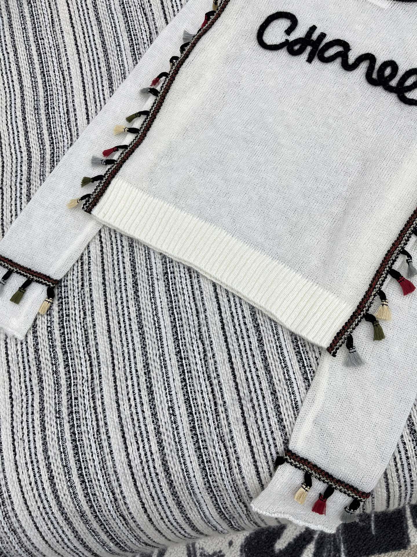 🛒𝐍𝐄𝐖 · 𝟐𝟎𝟐5/爆款现货

原单品质 Chan*｜25中古系列重工撞色圆领外套
设计高级又时髦！