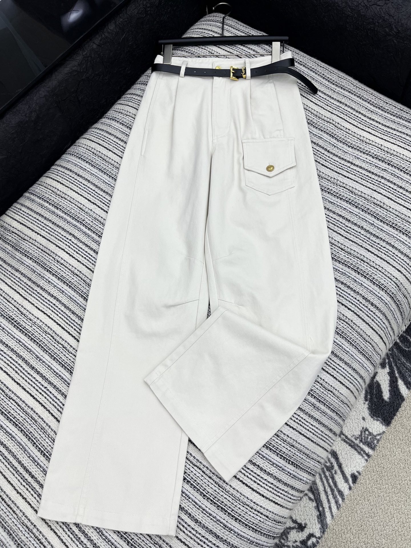 🛒𝐍𝐄𝐖 · 𝟐𝟎𝟐5/爆款现货

原单品质 Ysl｜2025新款工装口袋牛仔裤【配腰带】
极具设计感的