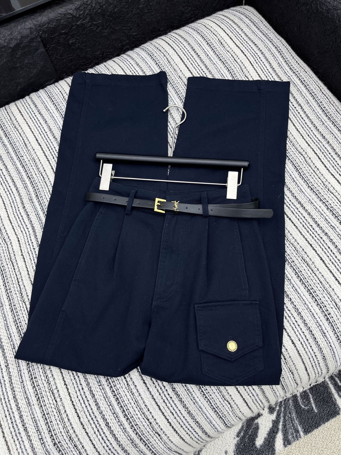 🛒𝐍𝐄𝐖 · 𝟐𝟎𝟐5/爆款现货

原单品质 Ysl｜2025新款工装口袋牛仔裤【配腰带】
极具设计感的