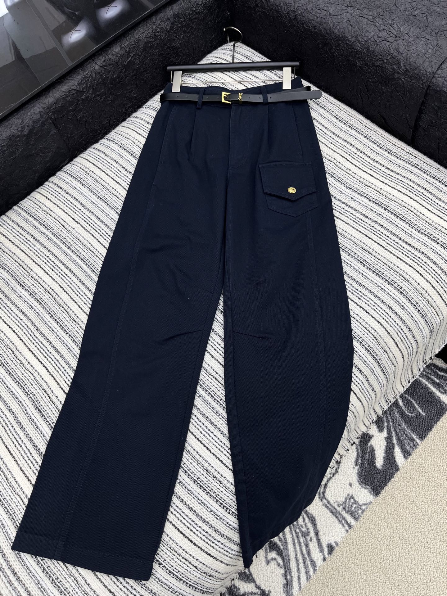 🛒𝐍𝐄𝐖 · 𝟐𝟎𝟐5/爆款现货

原单品质 Ysl｜2025新款工装口袋牛仔裤【配腰带】
极具设计感的